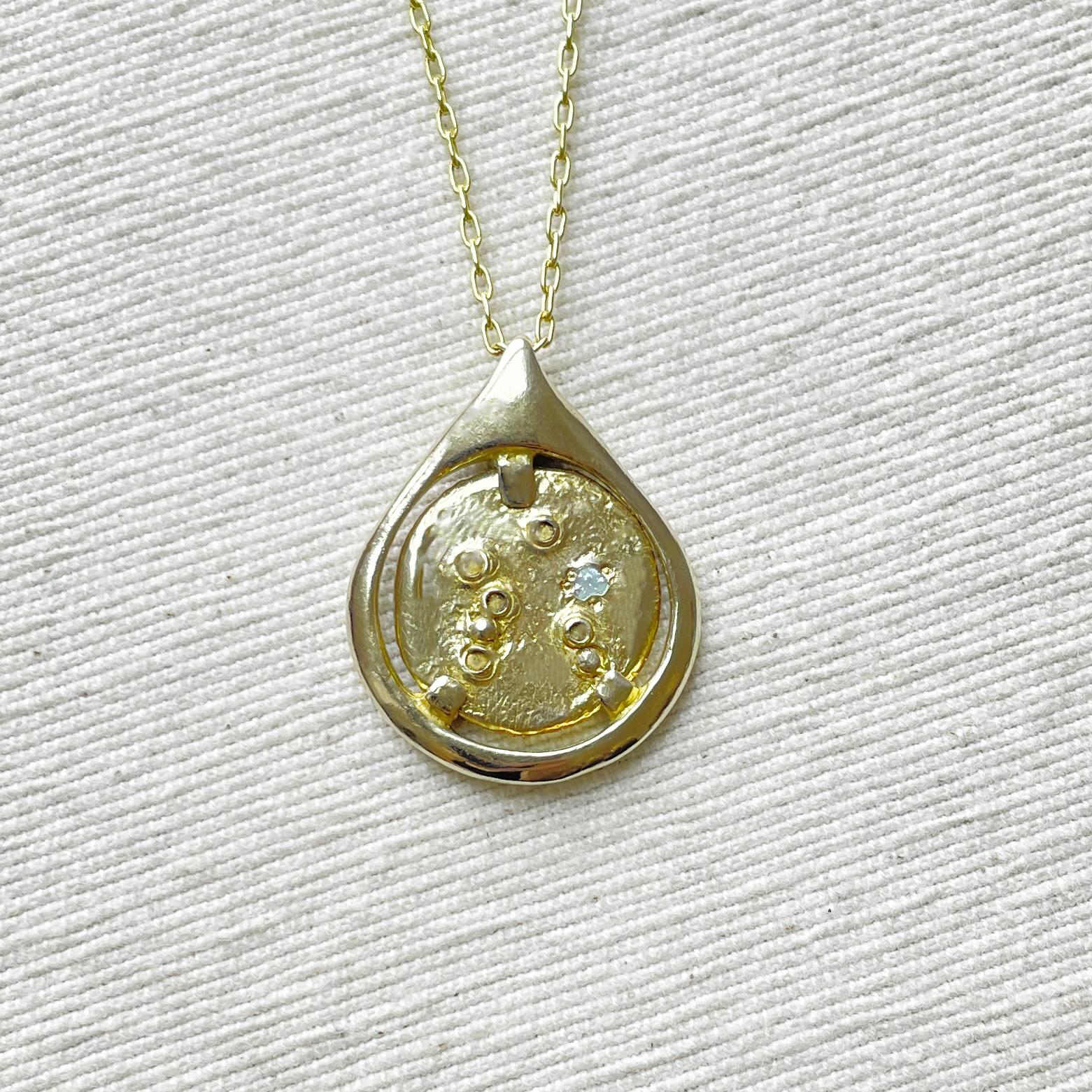 Artisan Alexis Laurel Libra Zodiac Coin, collier en or massif 14 carats avec pierre de naissance en vente