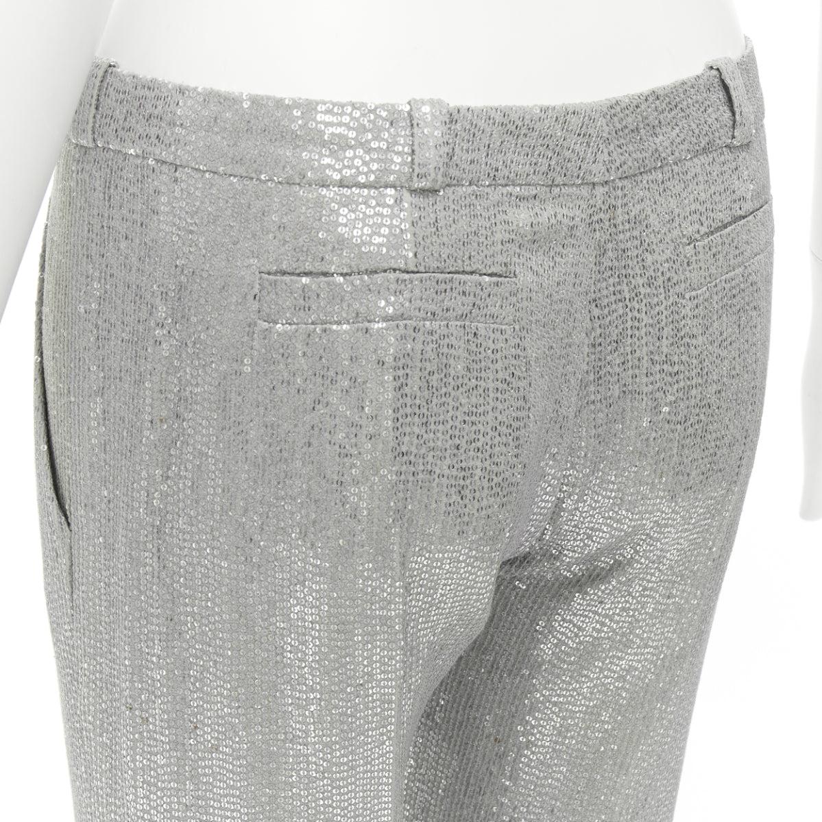 ALEXIS MABILLE pantaloni a gamba dritta in paillettes argento 100% seta FR36 S
Riferimento: NKLL/A00199
Marchio: Alexis Mabille
Materiale: Seta
Colore: Grigio, Argento
Modello: Paillettes
Chiusura: Zip Fly
Fodera: Tessuto crema
Prodotto in: