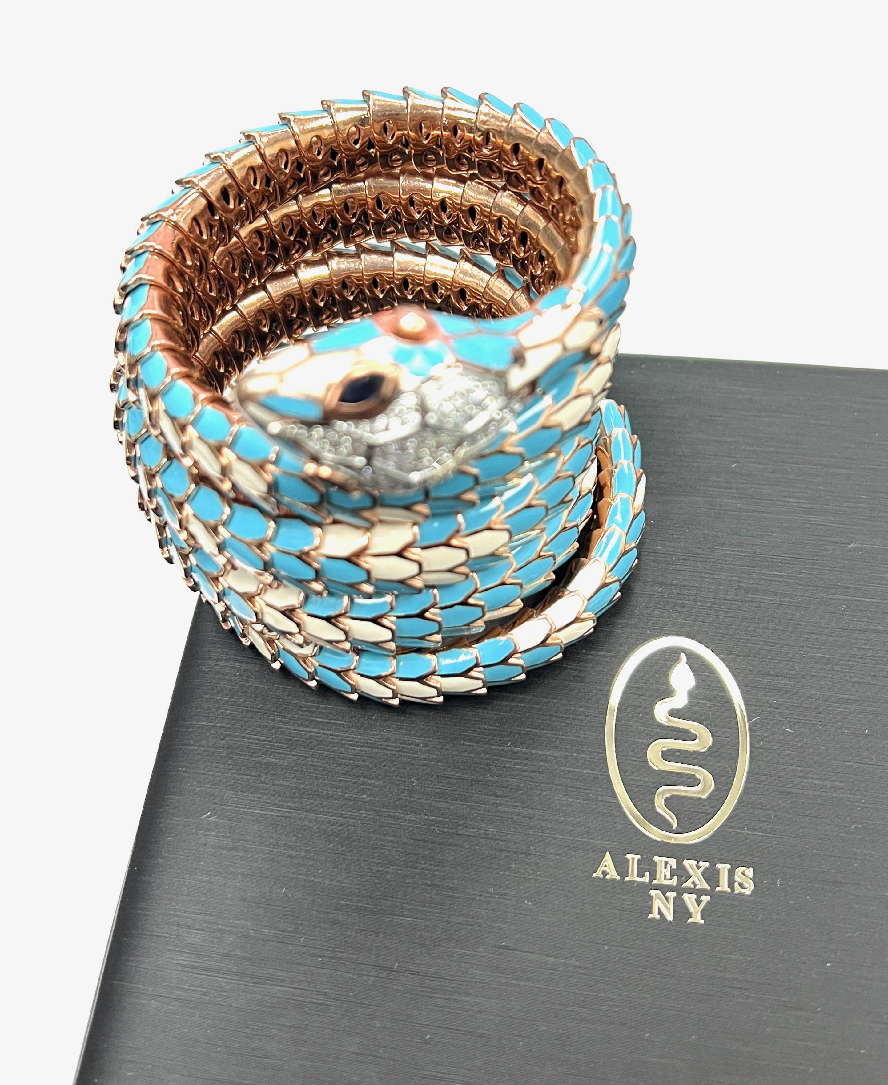 Alexis NY - Bracelet montre à cinq rangs en émail bleu clair et blanc  en vente 2