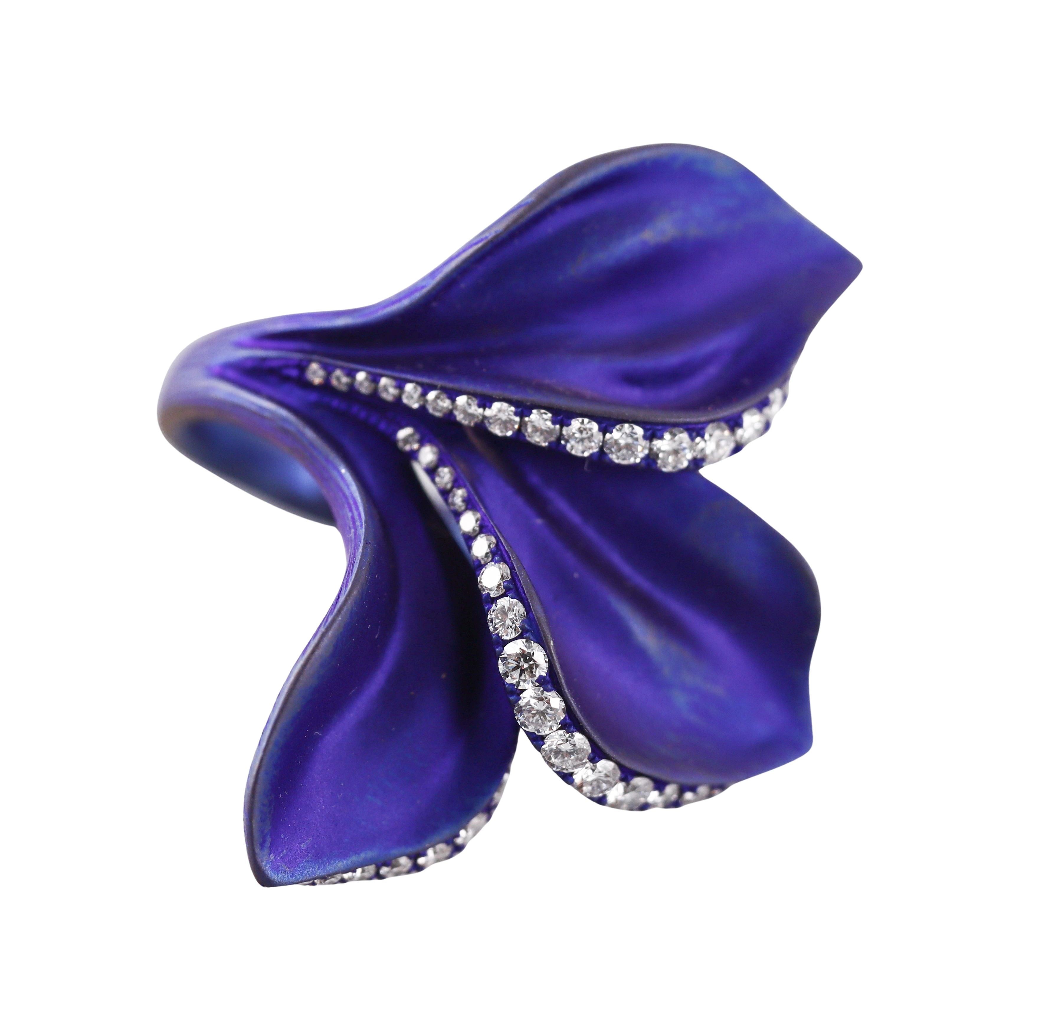 Alexis New York purple titanium ring, featuring three leaves, adorned with approx. 0.56ctw G/Vs diamonds.
Ring size 5.5, top is 1 3/8
