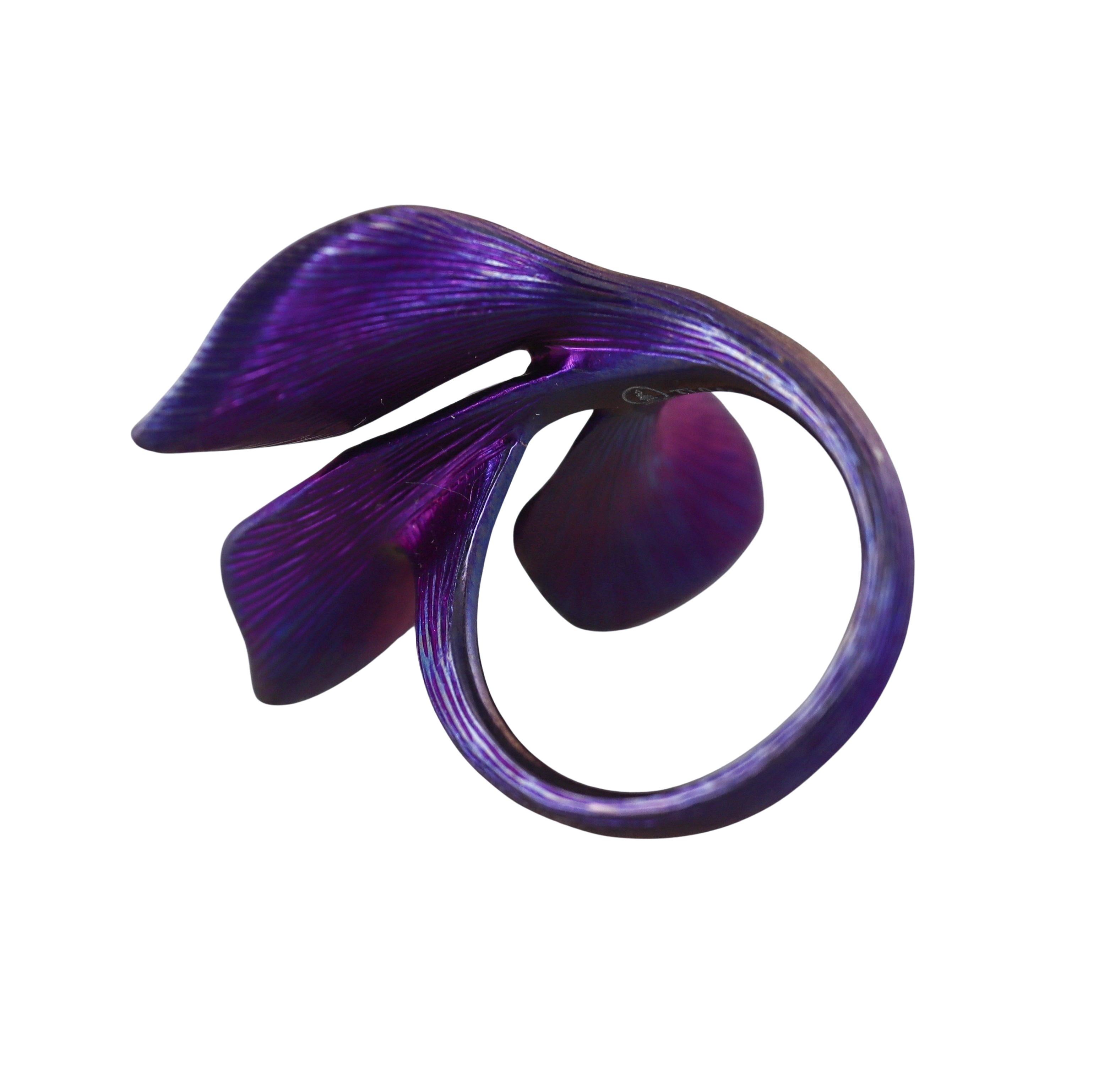 Round Cut Alexis NY Purple Titanium Diamond Leaf Motif Ring For Sale