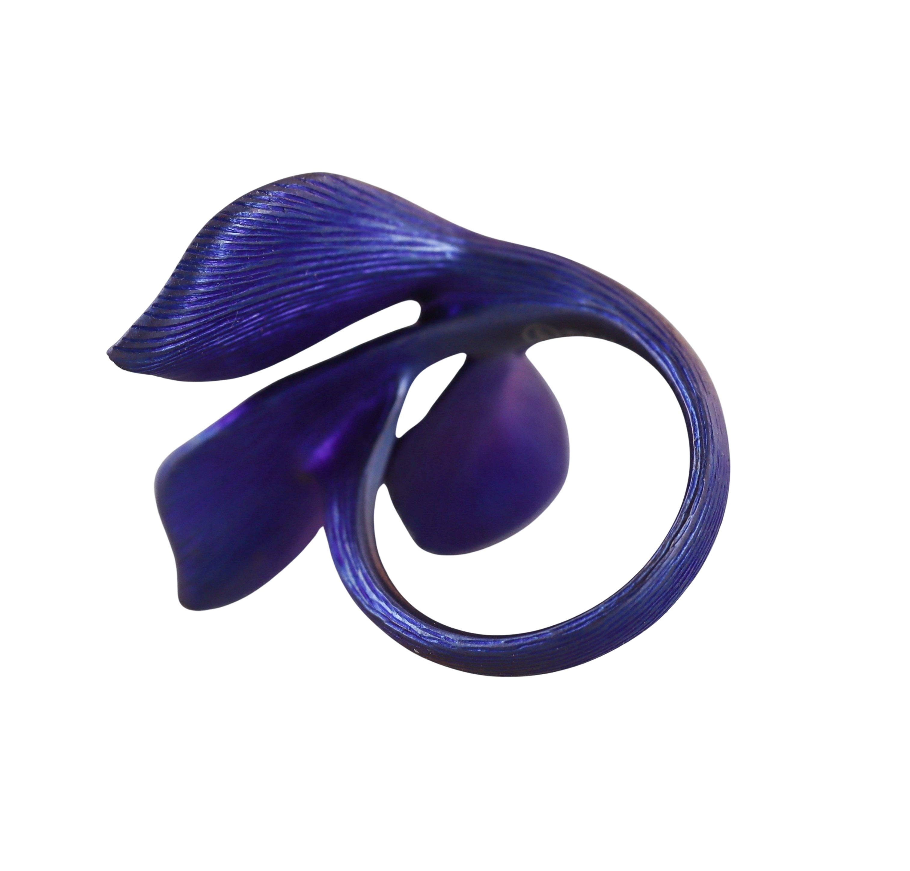 Round Cut Alexis NY Purple Titanium Diamond Leaf Motif Ring For Sale