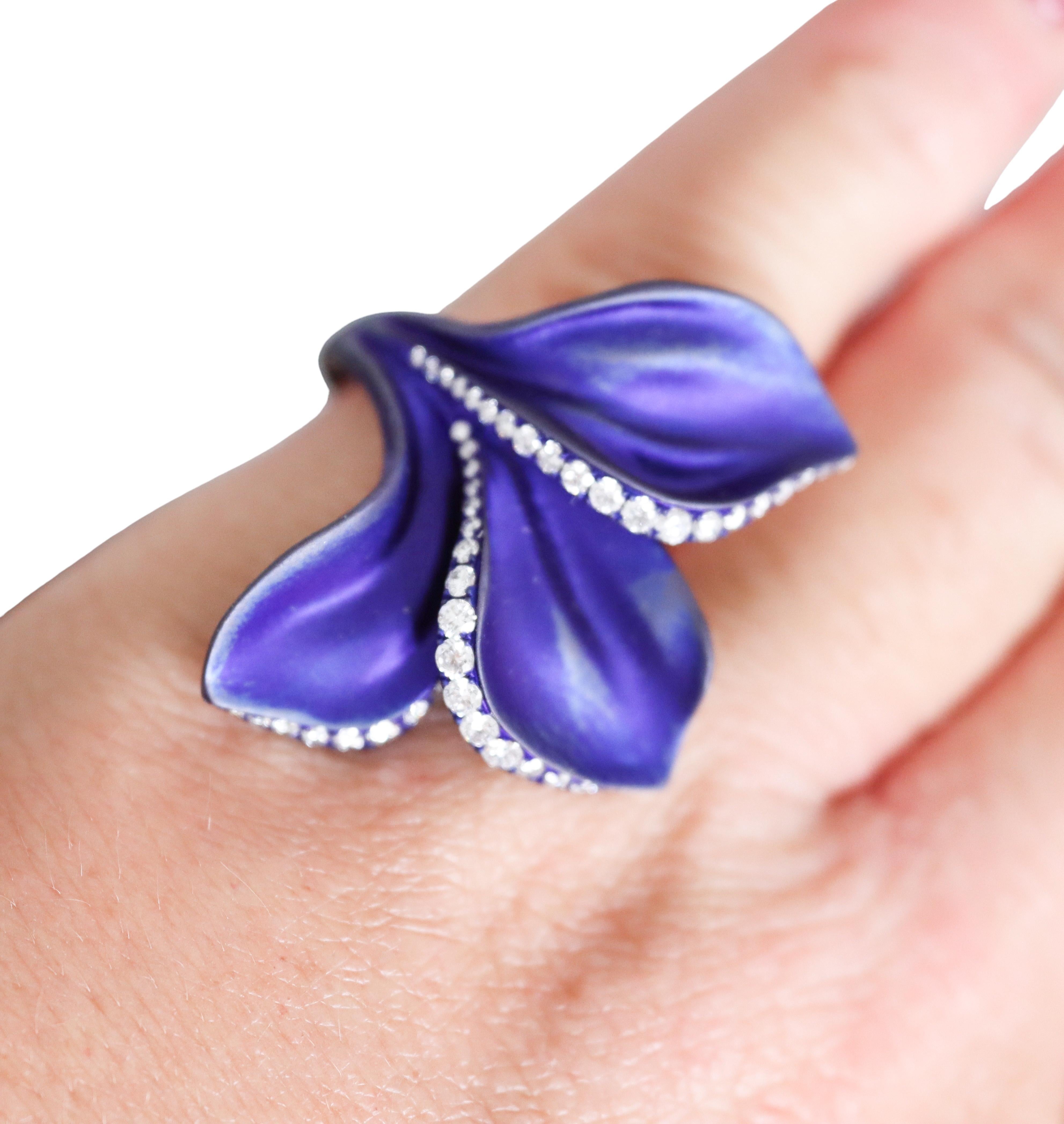 Alexis NY Purple Titanium Diamond Leaf Motif Ring For Sale 2
