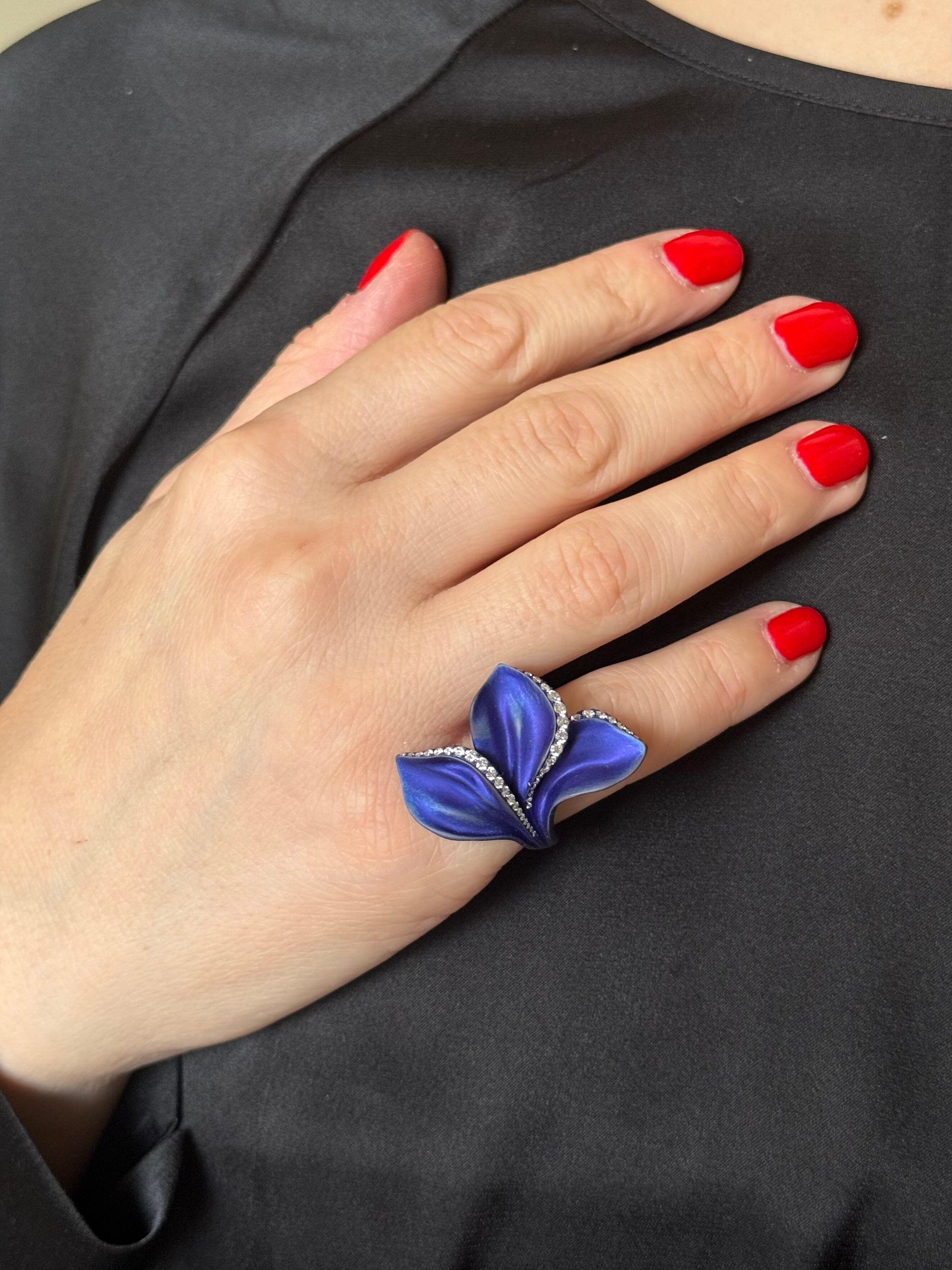 Alexis NY Purple Titanium Diamond Leaf Motif Ring For Sale 3