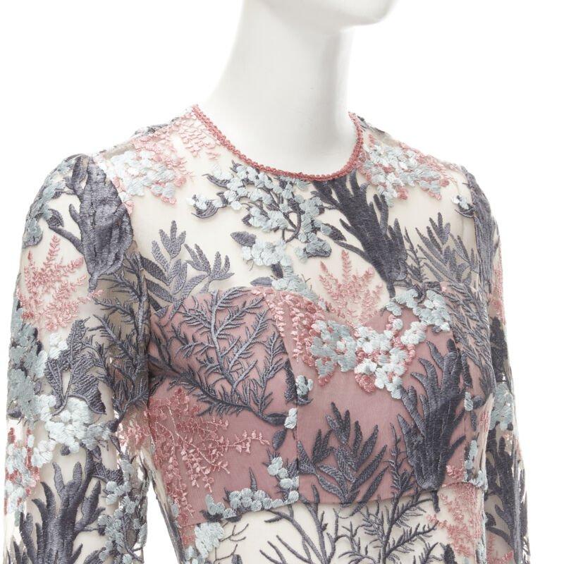 ALEXIS - Robe évasée à franges et à broderie florale rose et verte sur panneau transparent XS
Référence : AAWC/A00025
Marque : Alexis
MATERIAL : Nylon
Couleur : rose, vert
Motif : Floral
Fermeture : Zip
Détails supplémentaires : Doublure du buste en