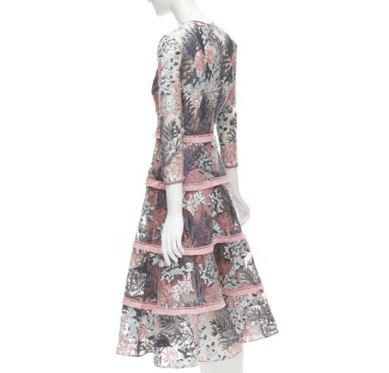 ALEXIS - Robe évasée à franges et à broderie florale rose et verte sur panneau transparent XS en vente 1