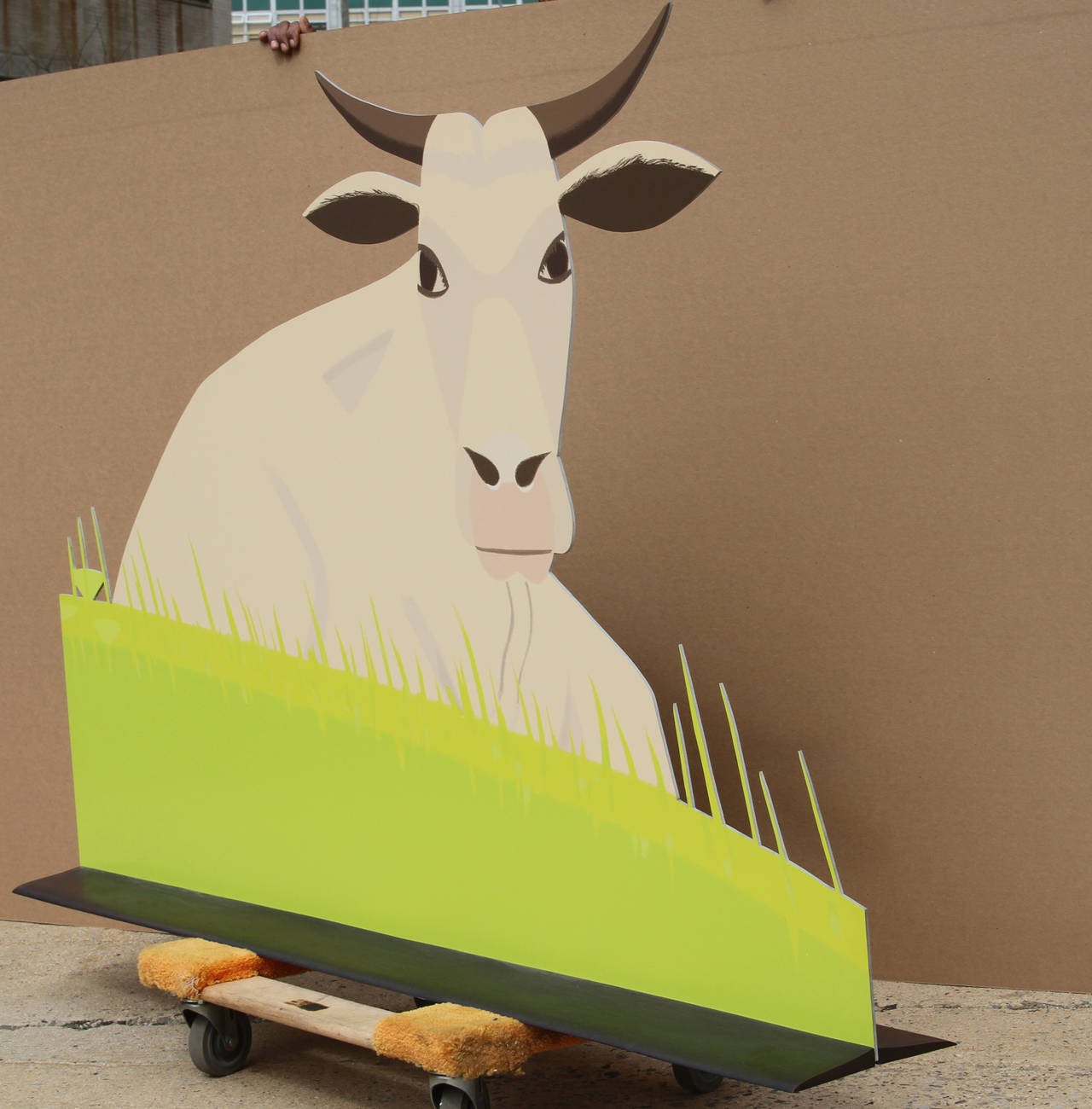 Maine-Kuh, Skulptur von Alex Katz im Angebot 2