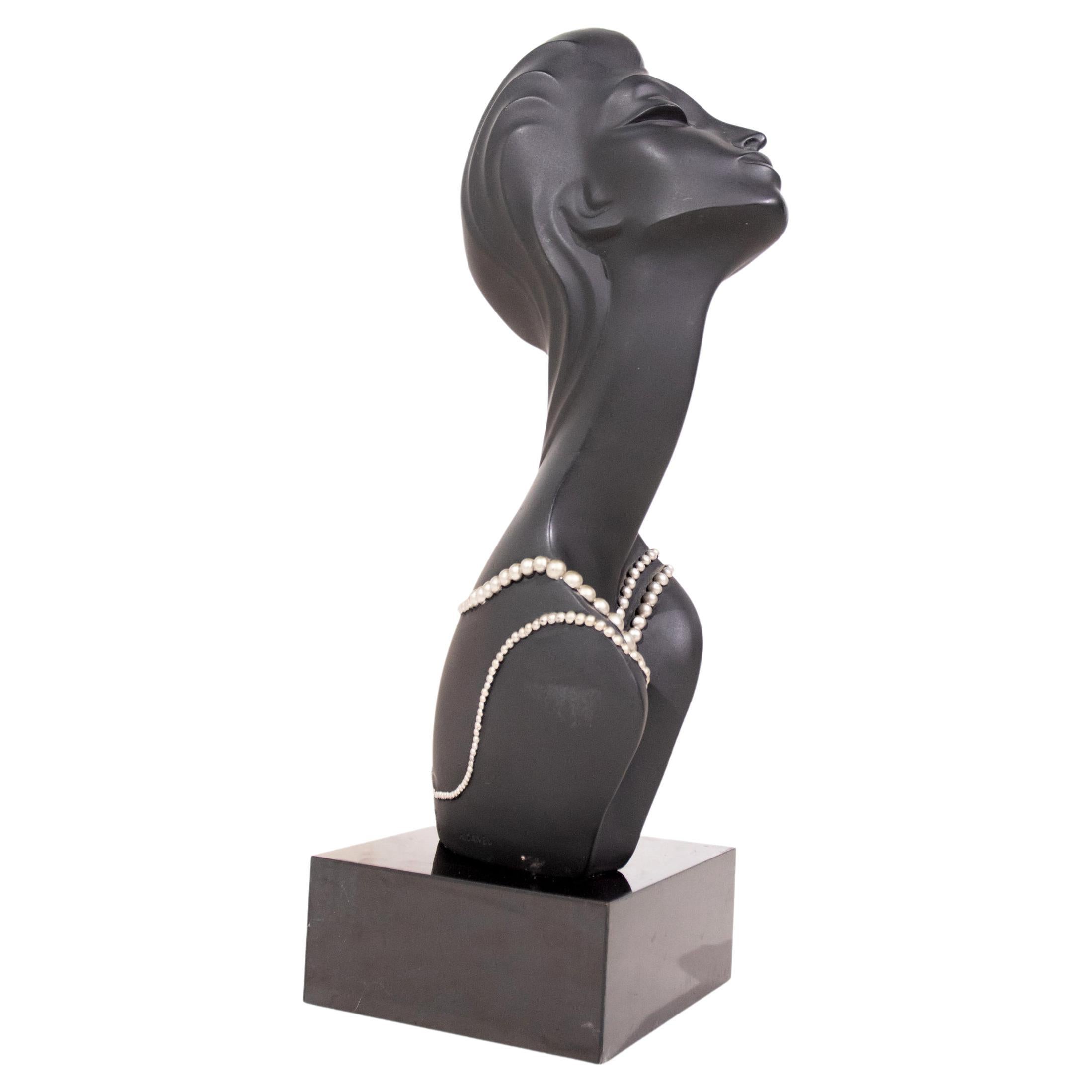 Very beautiful contemporary bust sculpture of a woman designed by Alexsander Danel (Russia/Estonia, 1940 - 2001) 
Marked 