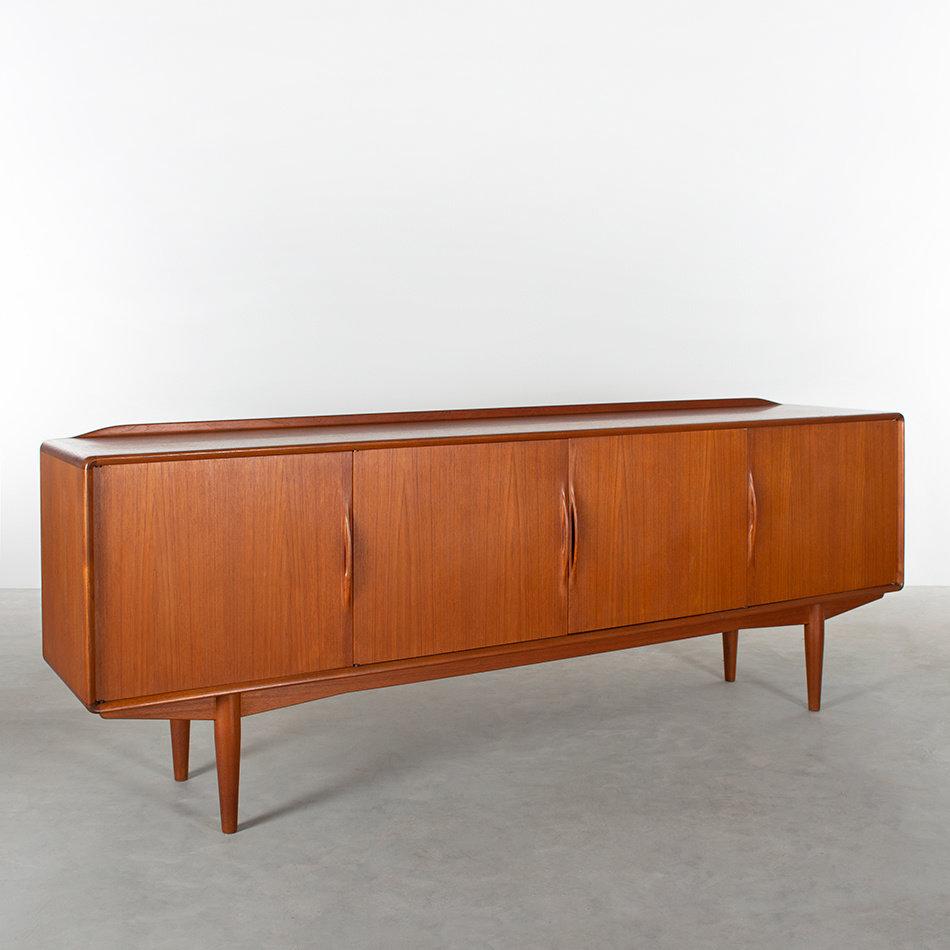Beautiful sculpted and detailed sideboard / credenza by Alf Aarseth and manufactured by Gustav Bahus in the sixties. Teak veneer in very good condition with only slight traces of use.