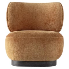 Sedia lounge ALF con rivestimento in caramello caldo e base in Oak Oak antracite