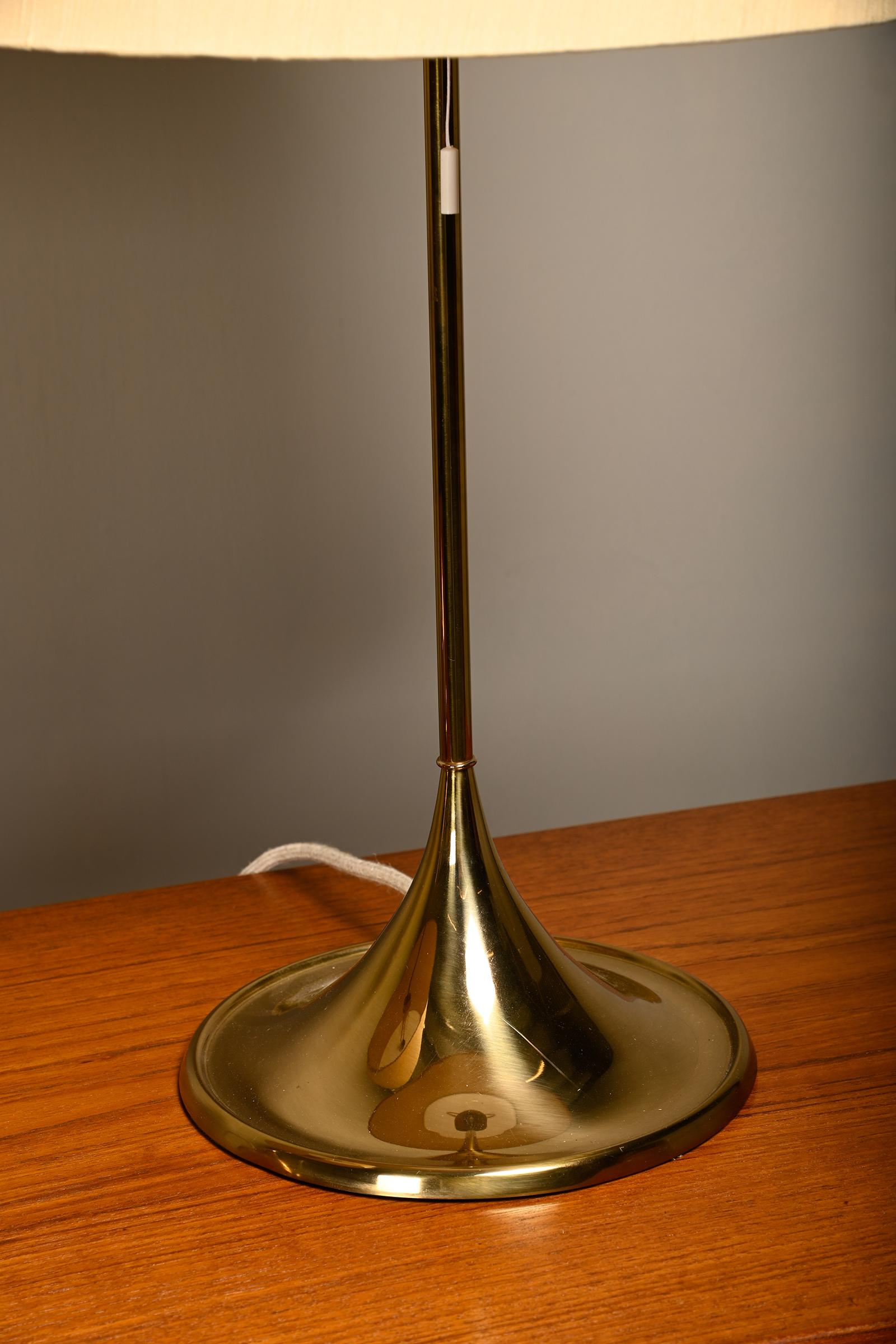 Alf Svensson et Yngvar Sandström B-024 paire de lampes de table en laiton pour Bergboms en vente 3