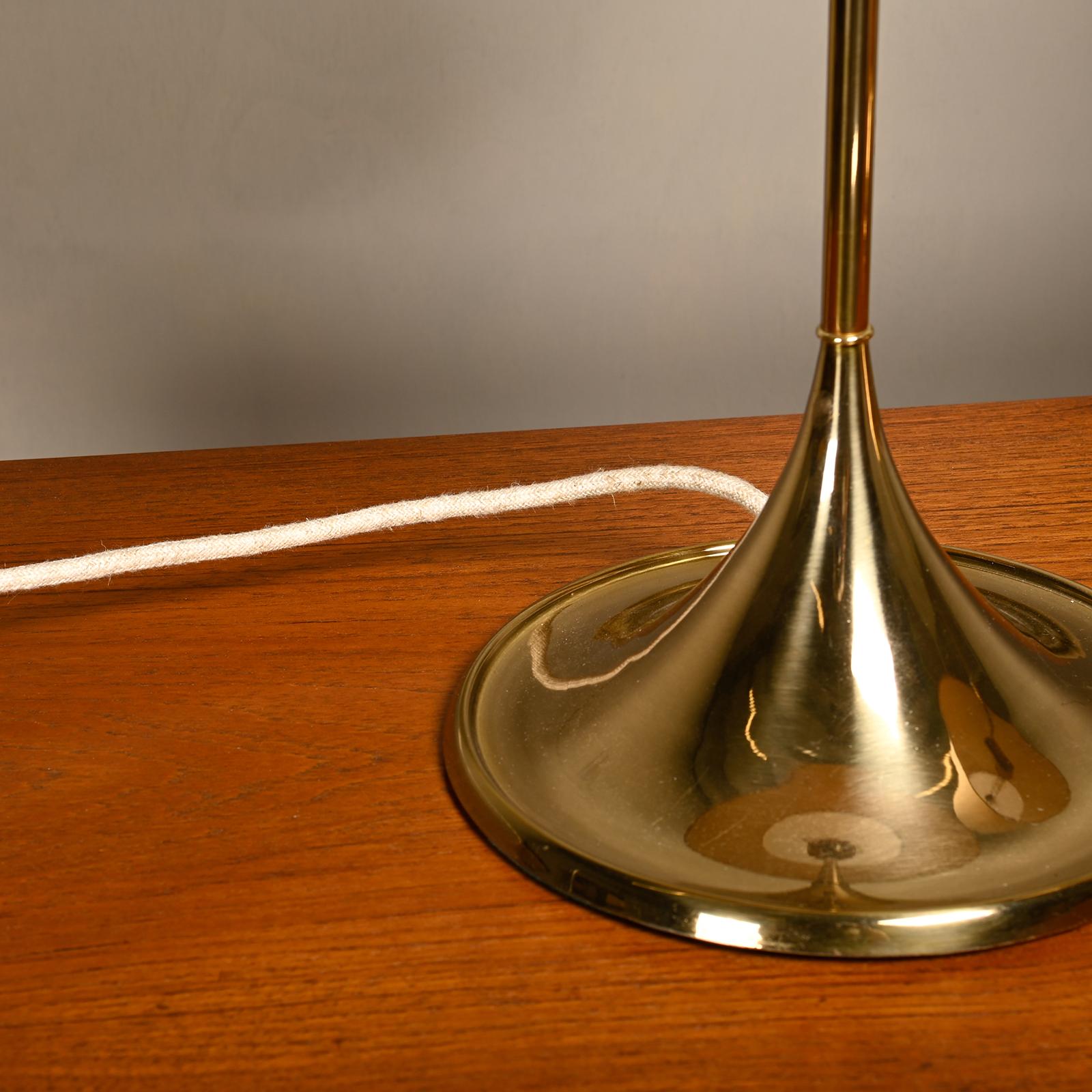 Alf Svensson et Yngvar Sandström B-024 paire de lampes de table en laiton pour Bergboms en vente 6