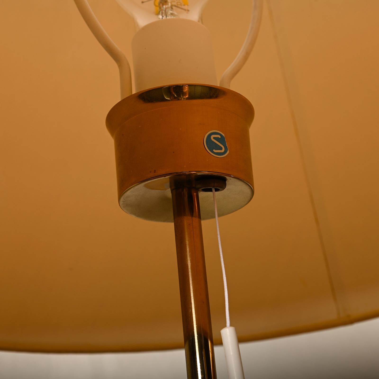 Alf Svensson et Yngvar Sandström B-024 paire de lampes de table en laiton pour Bergboms en vente 7