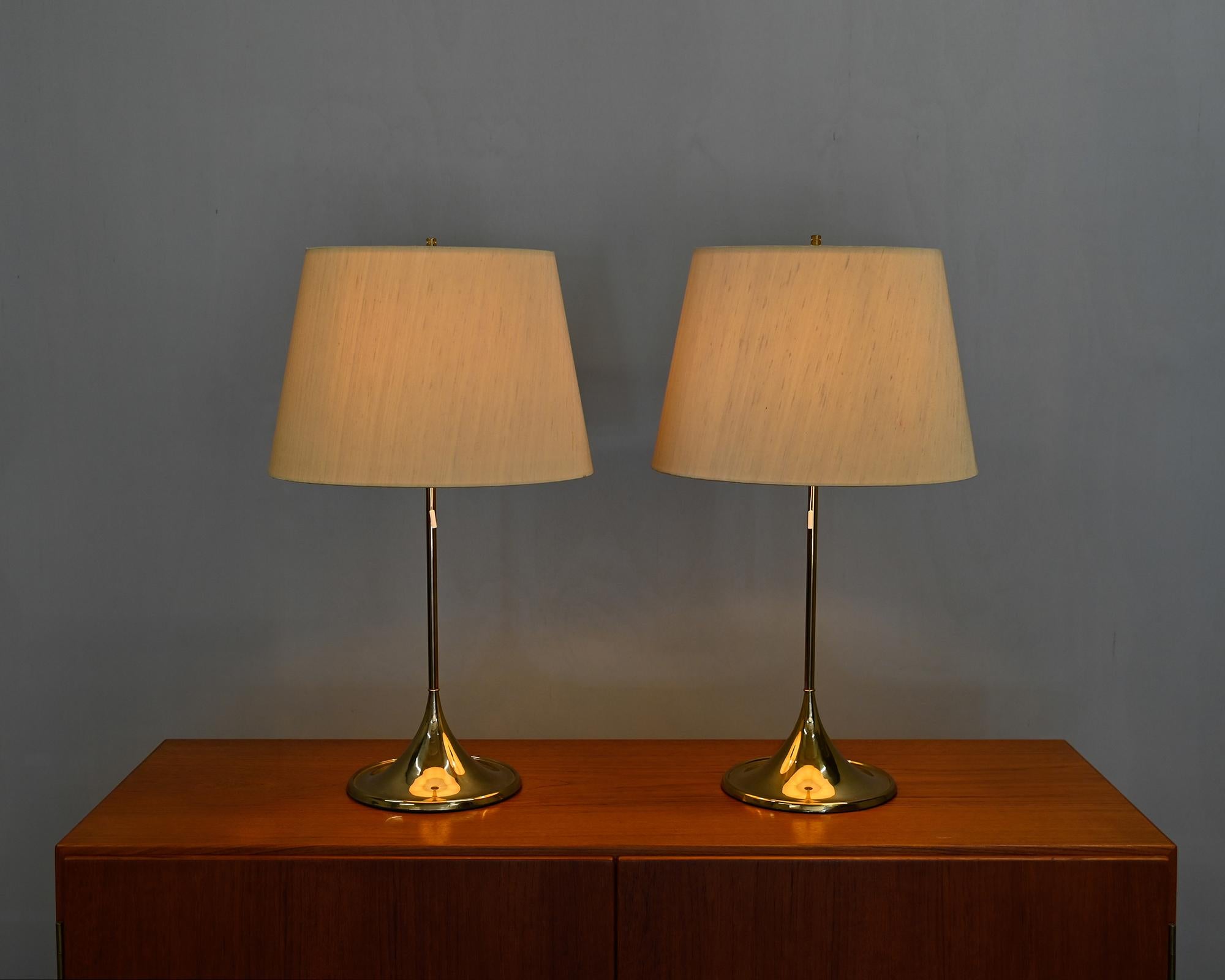 Suédois Alf Svensson et Yngvar Sandström B-024 paire de lampes de table en laiton pour Bergboms en vente