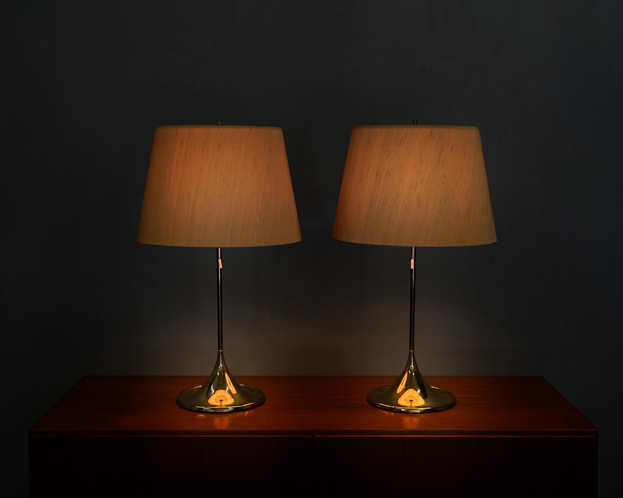 Alf Svensson et Yngvar Sandström B-024 paire de lampes de table en laiton pour Bergboms Bon état - En vente à Amsterdam, NL