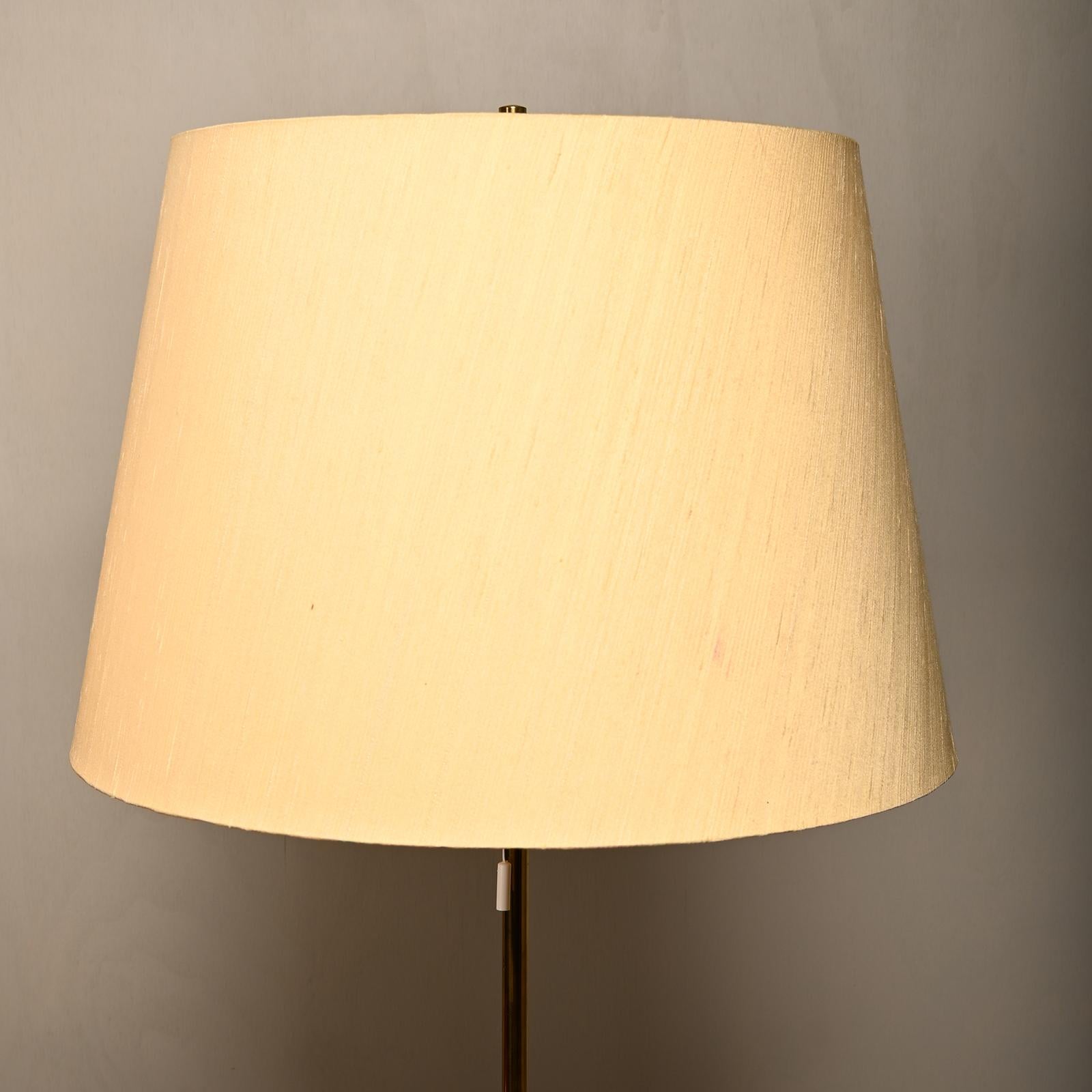 Milieu du XXe siècle Alf Svensson et Yngvar Sandström B-024 paire de lampes de table en laiton pour Bergboms en vente