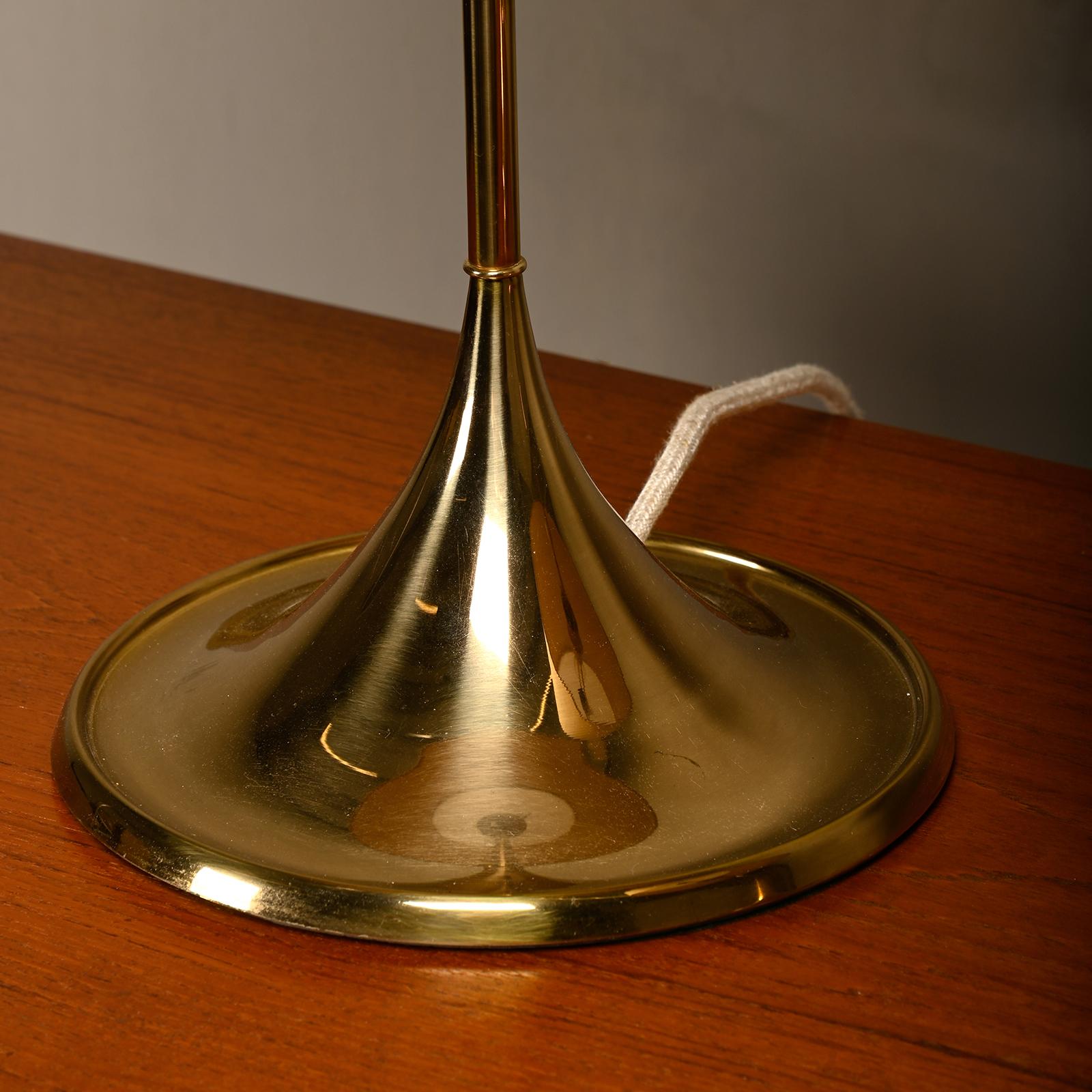 Alf Svensson et Yngvar Sandström B-024 paire de lampes de table en laiton pour Bergboms en vente 2