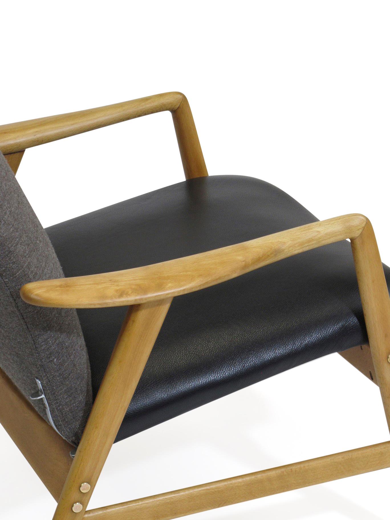 Alf Svensson for Dux Beech Lounge Chair with Black Leather Seat In Excellent Condition In Oakland, CA