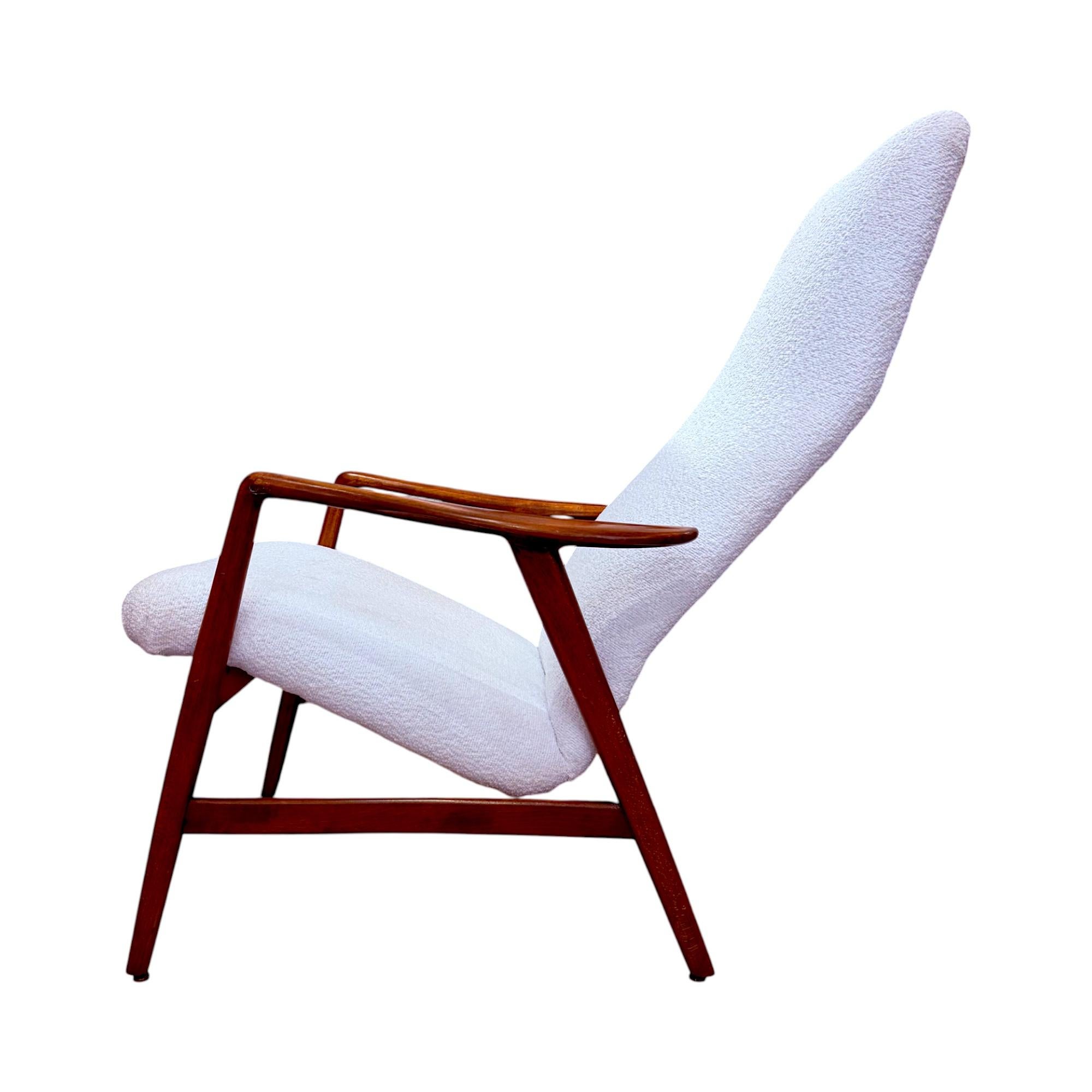 A striking example of mid-century Scandinavian craftsmanship, this two-position reclining lounge chair designed by Alf Svensson for Fritz Hansen blends comfort, functionality, and iconic Danish modern aesthetics.

Crafted in the 1950s–60s, the chair