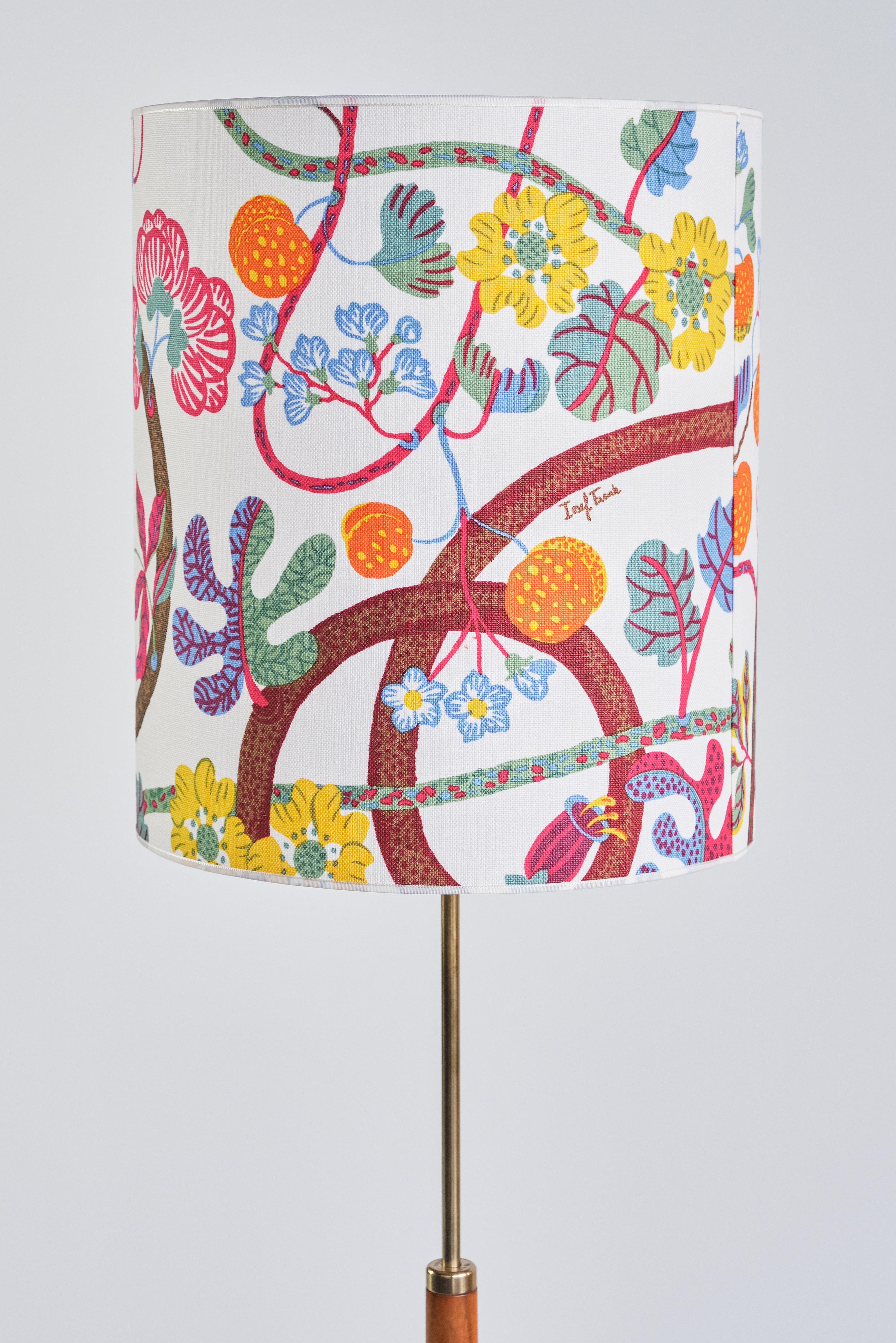 Alf Svensson G34 Floor Lamp in Teak, Josef Frank Shade, Bergboms, Sweden, 1960s In Good Condition For Sale In The Hague, NL