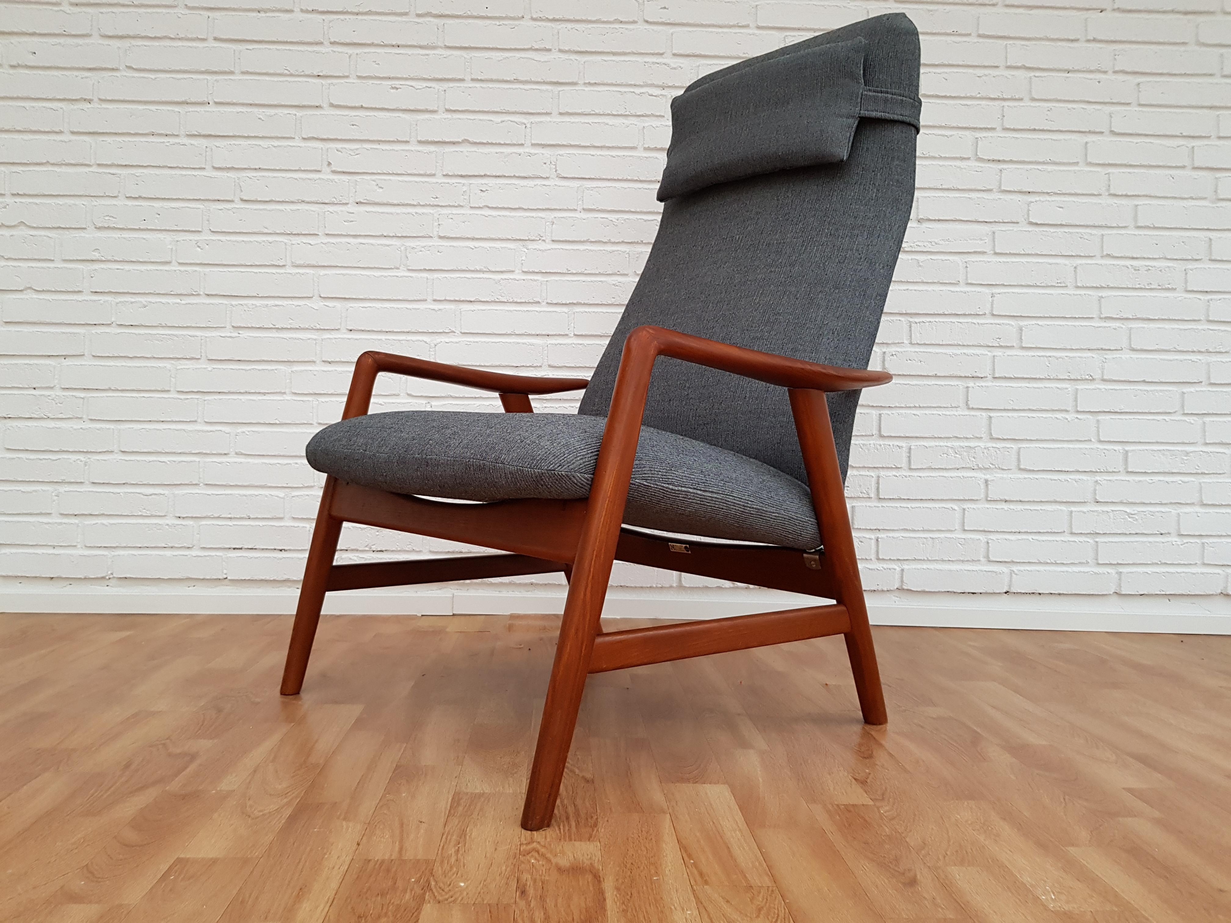 Alf Svensson. High-backed armchair, model Contour, teak wood frame, adjustable two-step seat / back. Neck pillow. Designed in 1957. Produced by Fritz Hansen. Completely restored by craftsman, furniture upholsterer at Retro Møbler Galleri. Brand new
