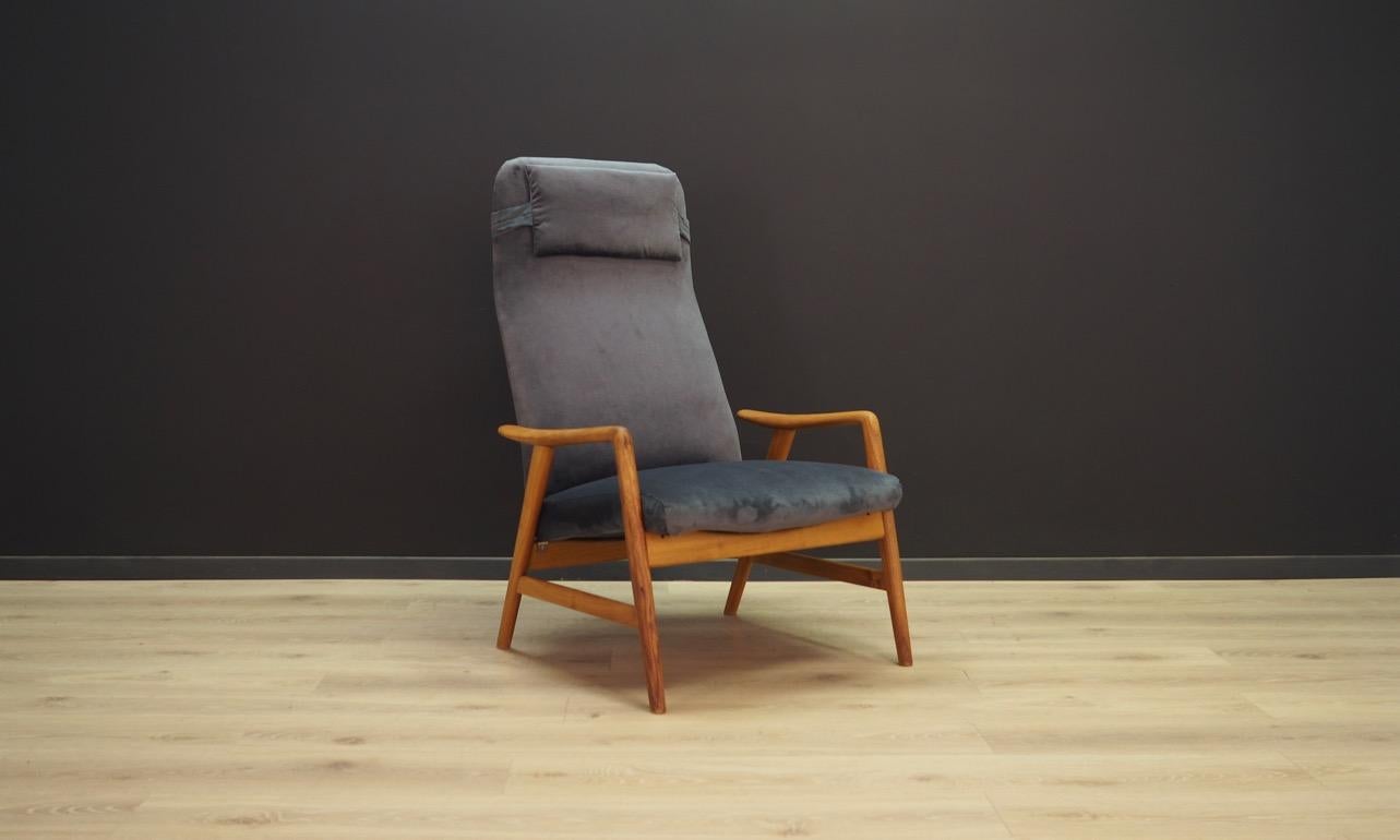 Classic armchair from 1960s-1970s. Beautiful design by Alf Svensson and produced by Fritz Hansen. Armchair upholstered with a fabric in graphite color. Adjusted backrest. Armchair in good condition, directly for use.

Dimensions: height 108 cm,