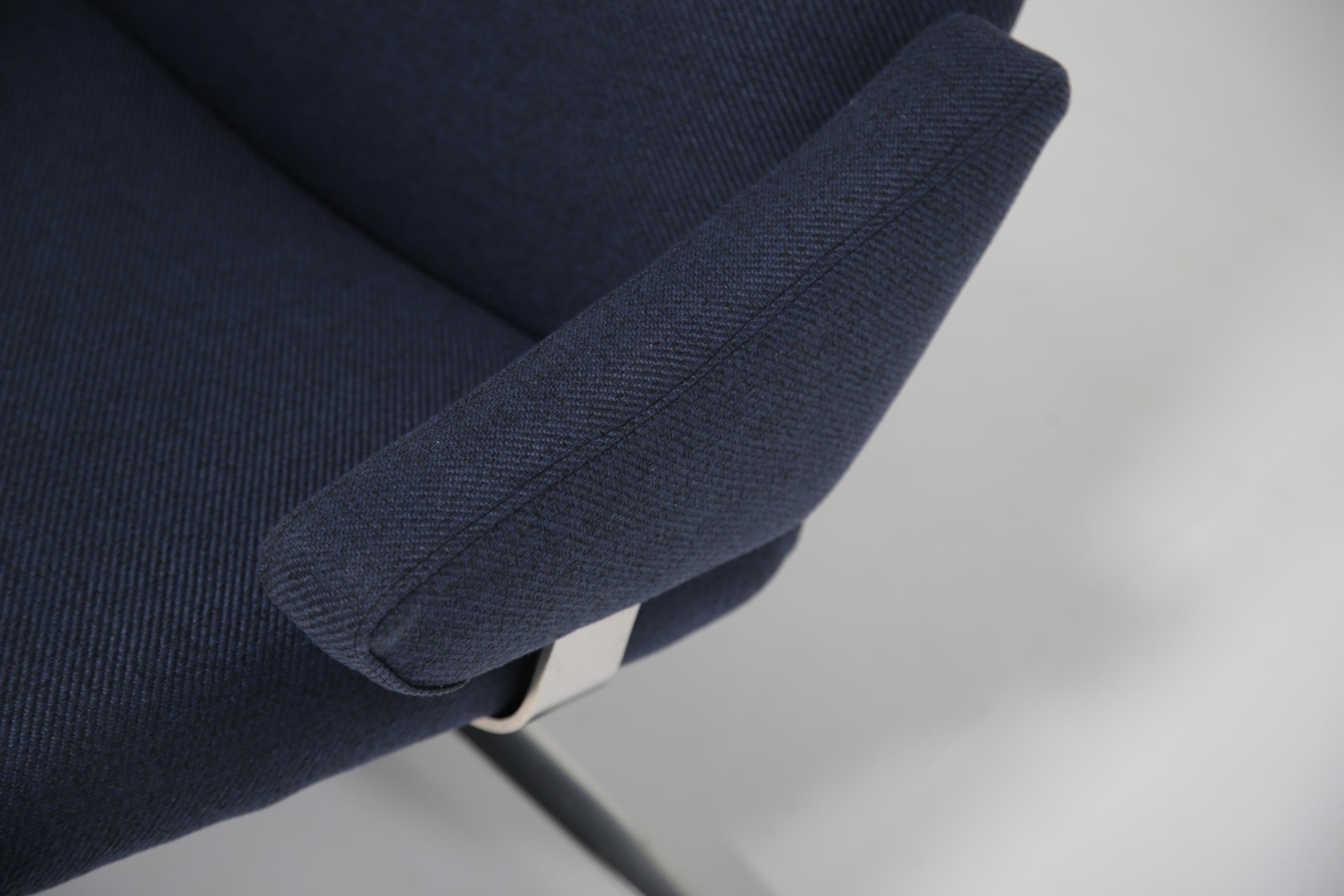 Machen Sie es sich in diesem Loungesessel bequem, den der bekannte schwedische Designer Alf Svensson für 