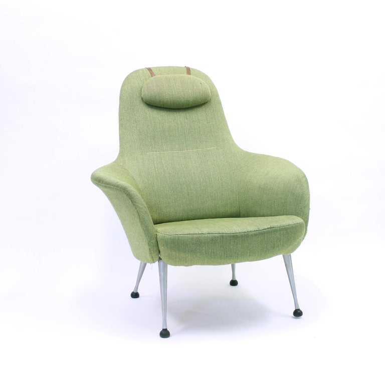 Very rare lounge chair, model Napoli, designed by Alf Svensson for Swedish manufacturer DUX in the 1960s. Only produced in a very short period in the early 1960s. This design has very clear Space Age influences with its organic and futuristic look.