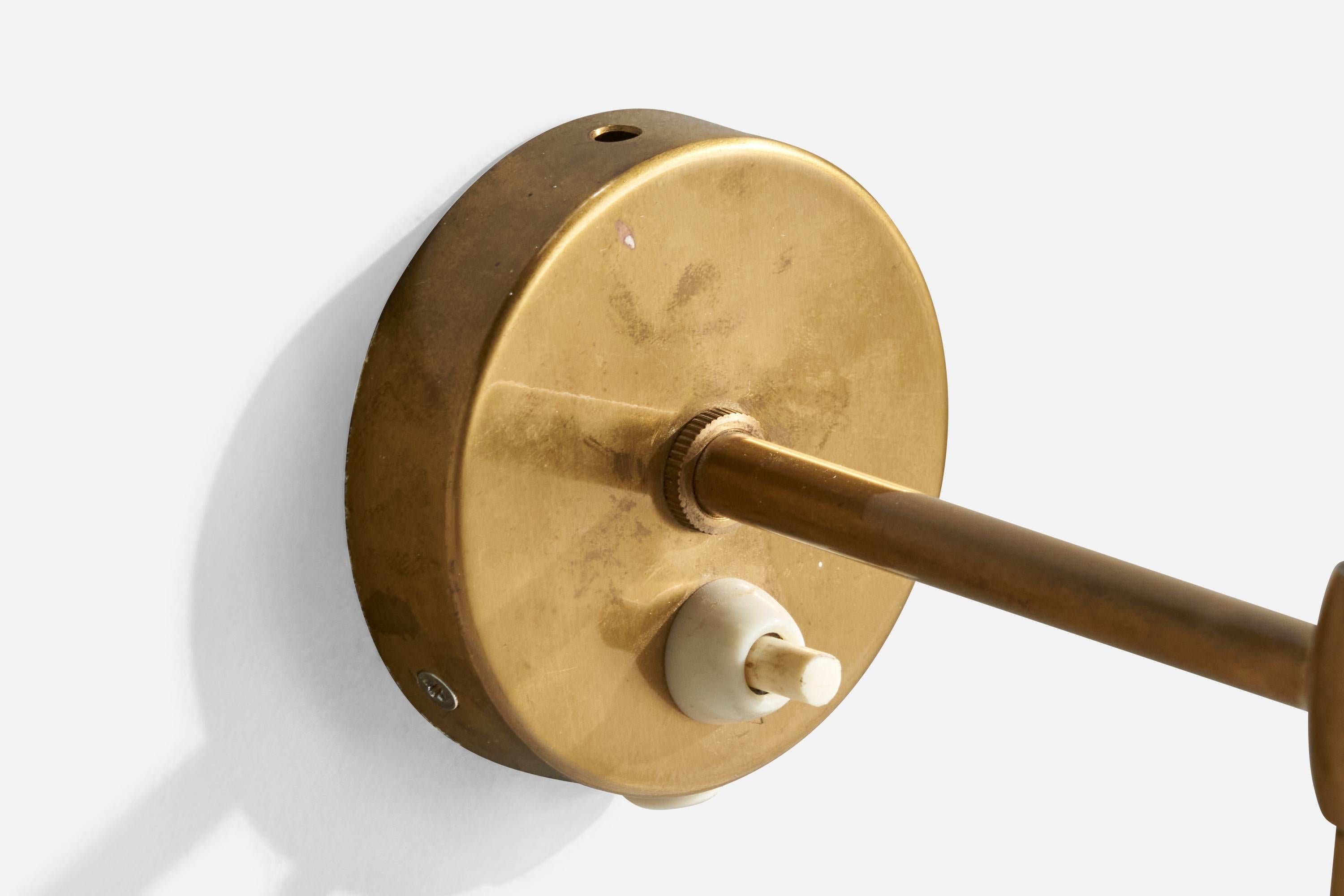 Alf Svensson, Wall Light, Brass, Glass, Sweden, 1960s In Good Condition For Sale In High Point, NC