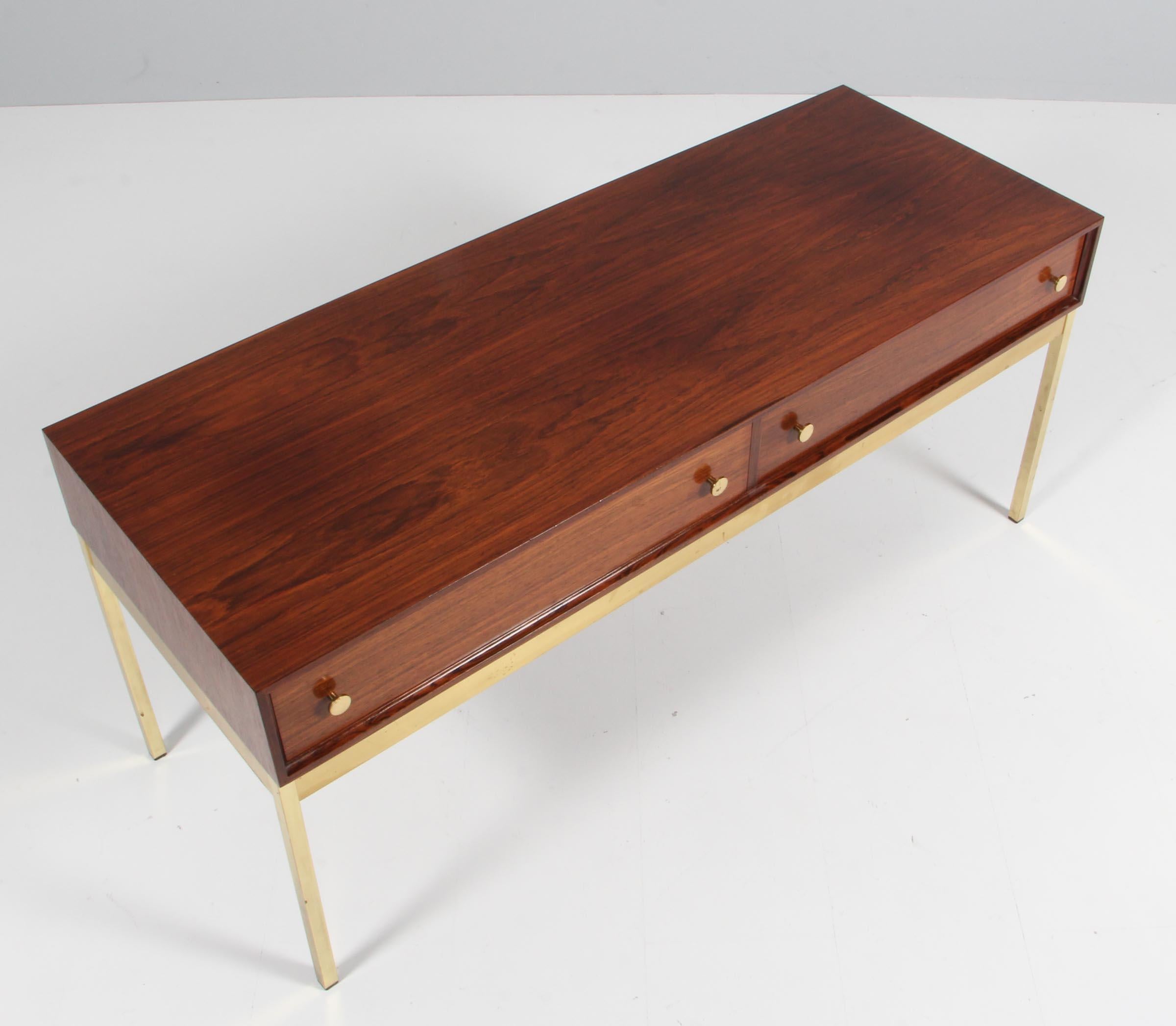 Alf Svensson & Yngvar Sandström commode, made of veenered rosewood. 

Brass legs and handles. 

Model Club 60, made by AB Nybrofabriken.