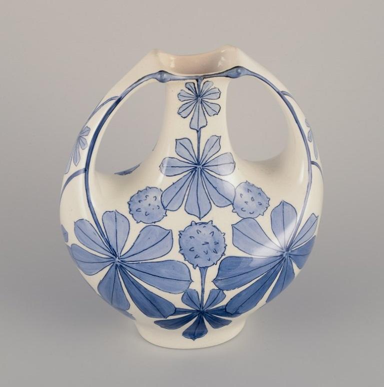 Svedese Alf Wallander per Rörstrand. Vaso Art Nouveau in maiolica con doppio manico. in vendita