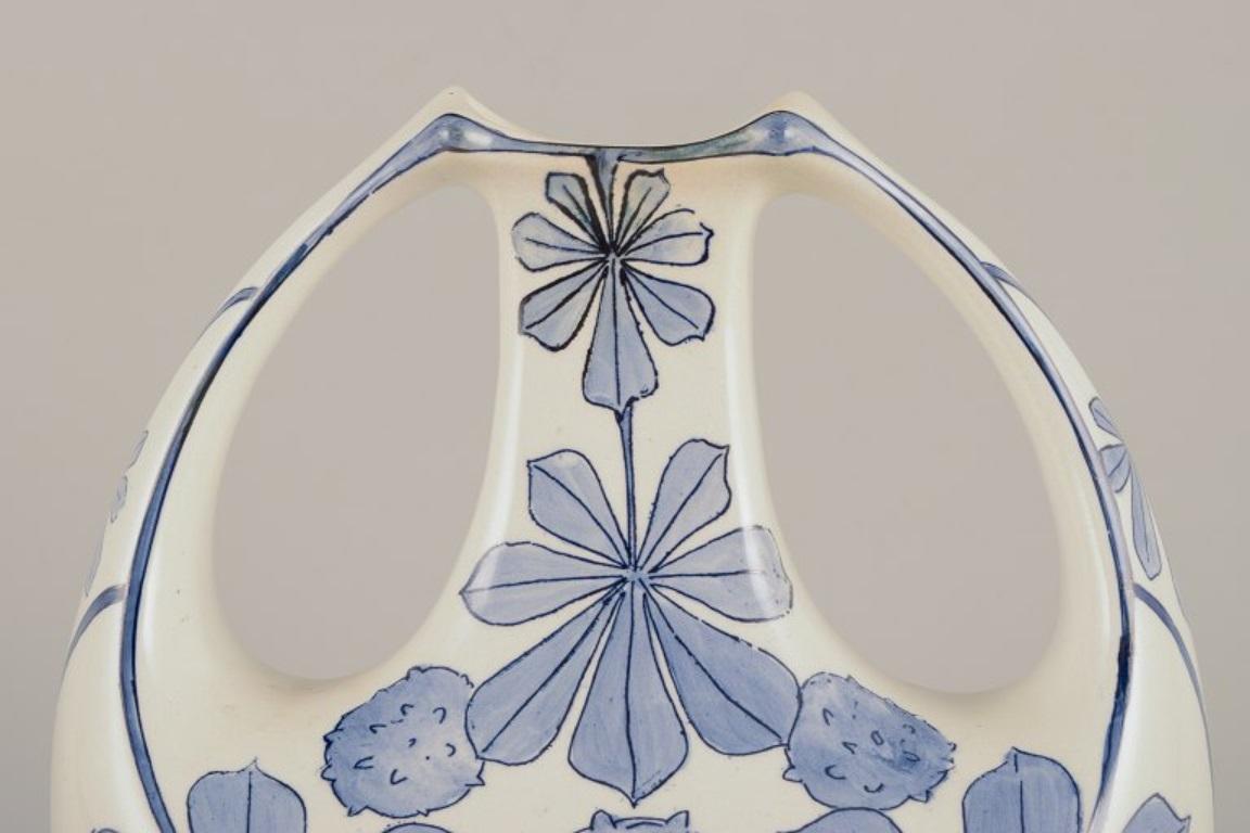 Alf Wallander per Rörstrand. Vaso Art Nouveau in maiolica con doppio manico. In condizioni ottime in vendita a Copenhagen, DK