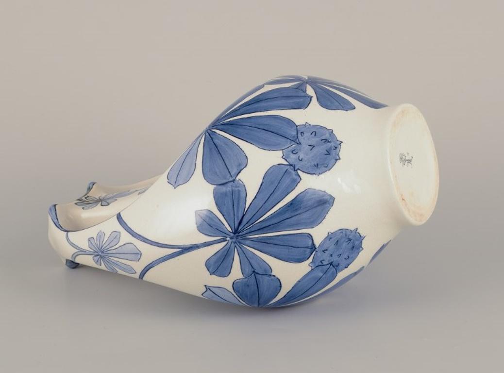 Ceramica Alf Wallander per Rörstrand. Vaso Art Nouveau in maiolica con doppio manico. in vendita
