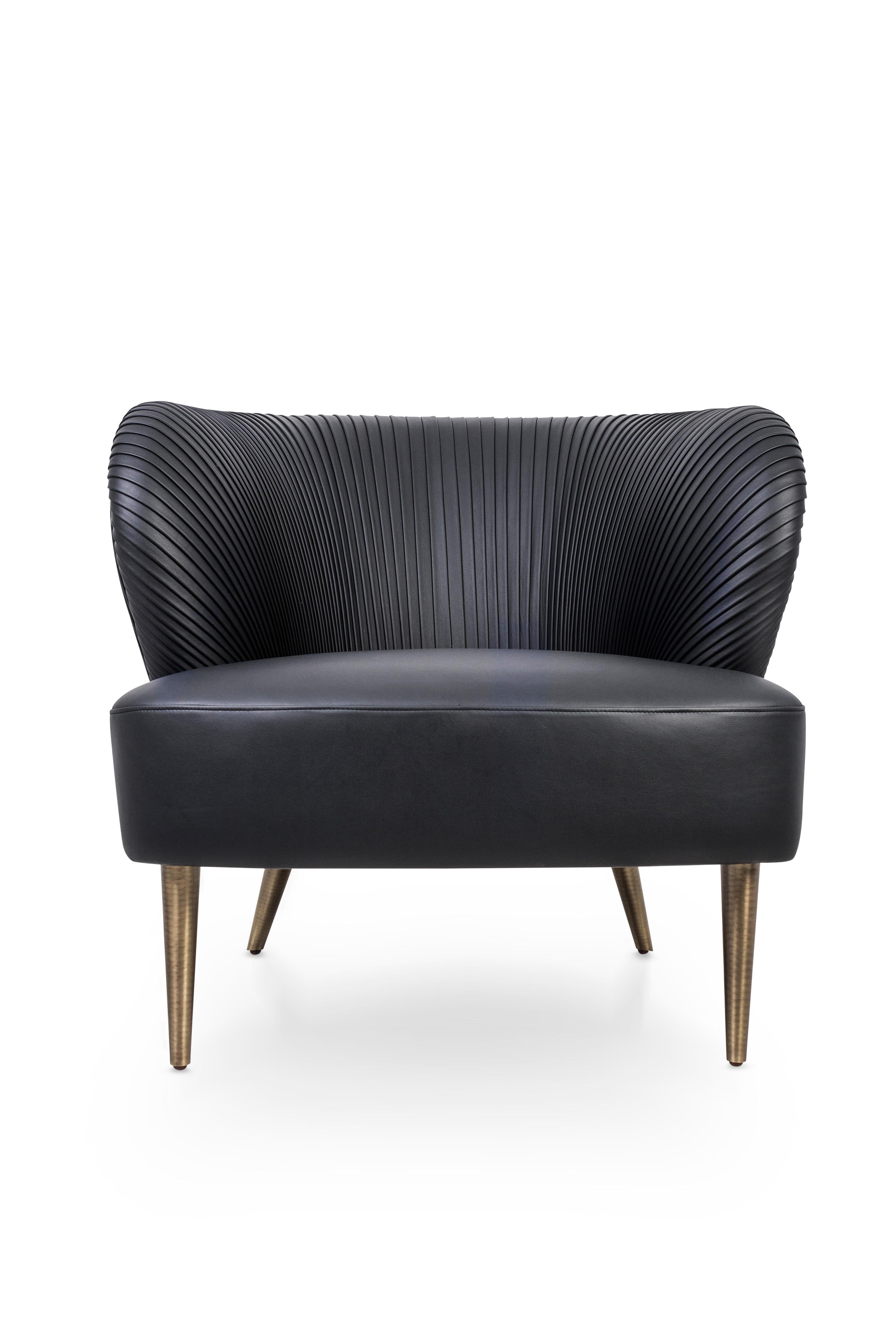Inspired by the pleated shawls of Fado singers, Alfama is a stunning piece designed for ultimate comfort and elegance. Upholstered in leather and with oxidized brushed brass feet, this armchair is a true reflection of the Paulo Antunes brand's