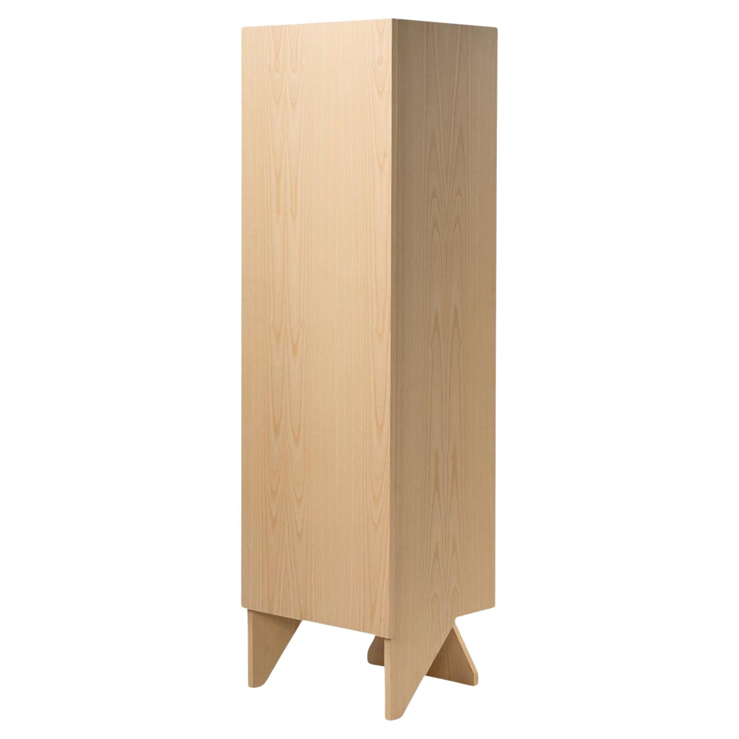 Minimalistischer Timeless-Kleiderschrank aus Eschenholz im Angebot