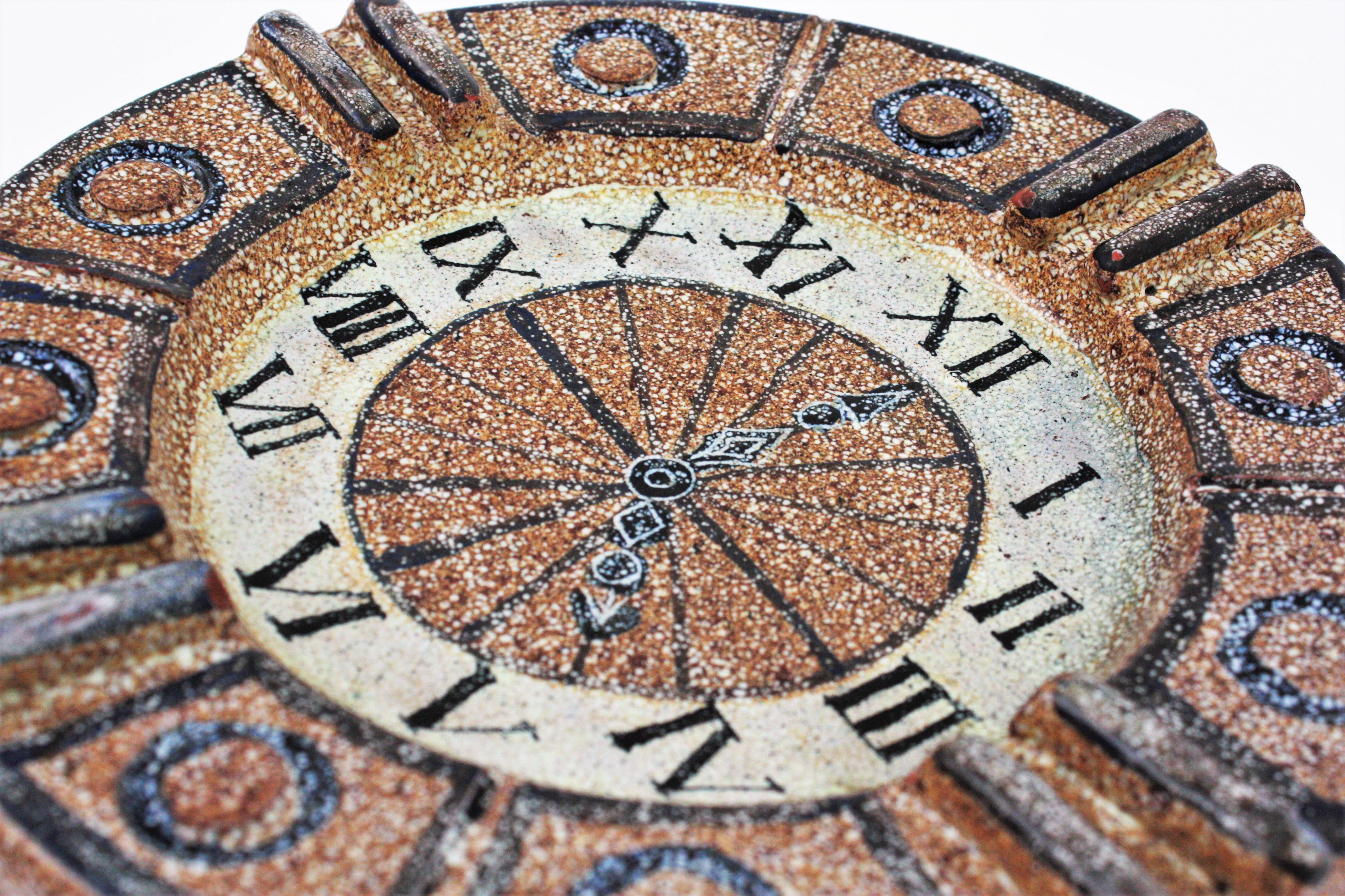 Spanish Majolica Ceramic Ashtray / Vide-Poche, Clock Design, 1960s In Good Condition For Sale In Barcelona, ES