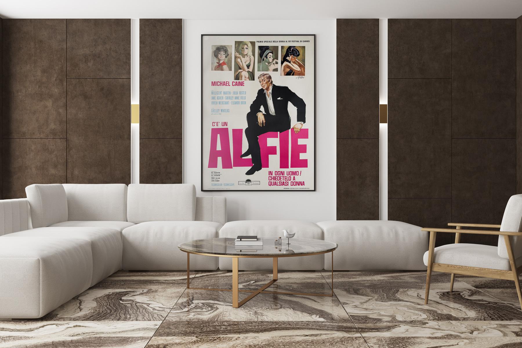 Alfie, la canaglia cinematografica preferita da molti e probabilmente il miglior ruolo di Caine. Un film iconico degli anni '60 e le dimensioni e lo stile glamour italiano di questo poster lo rendono il nostro preferito per il titolo. Bellissimo