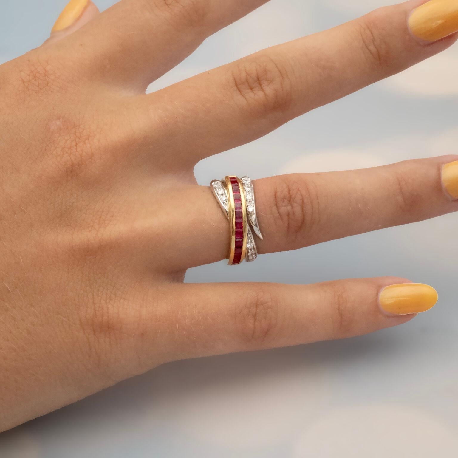 Alfieri & St. John, bague croisée carrée en or, rubis et diamants Neuf - En vente à Monte Carlo, MC