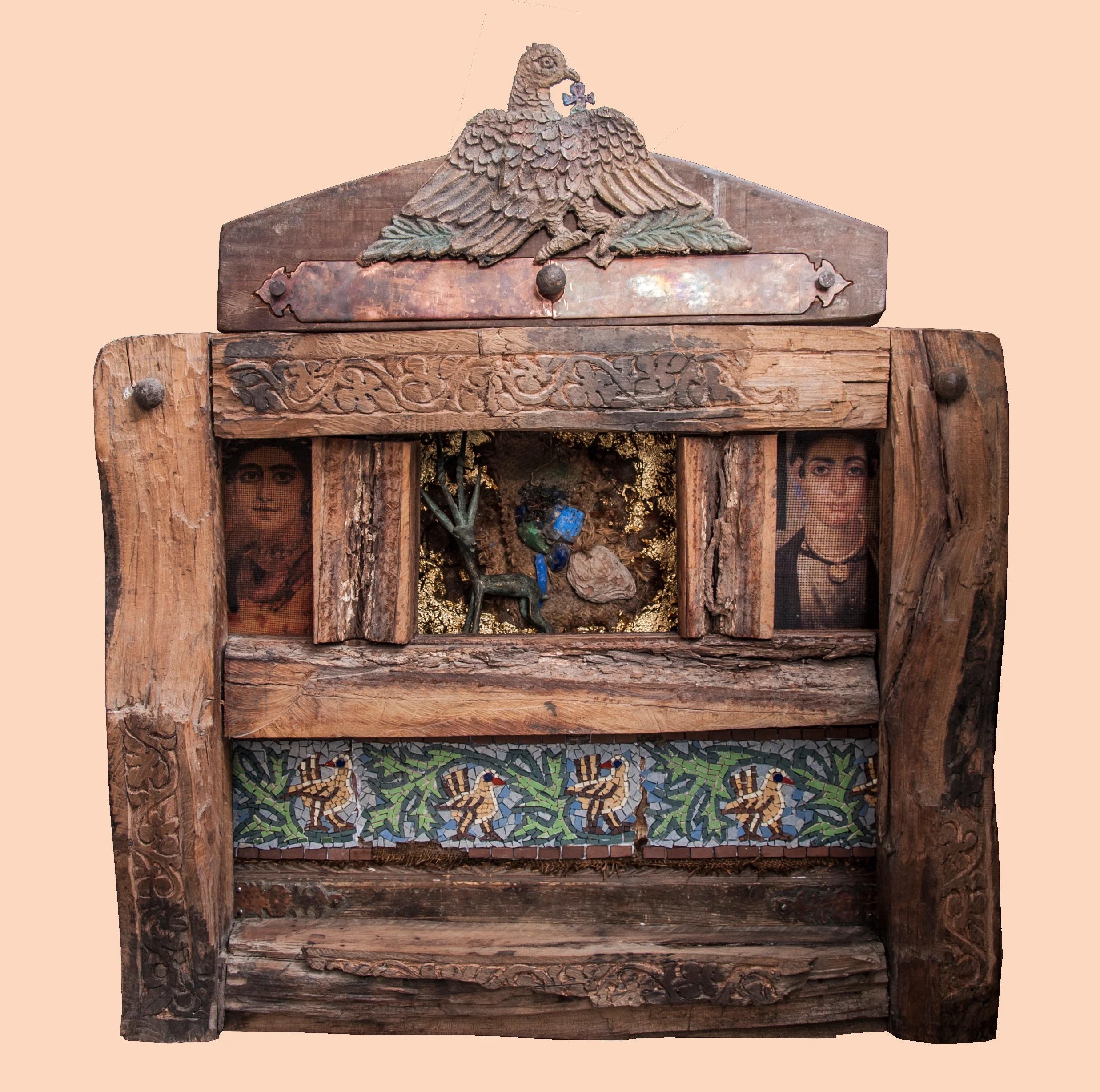"Pájaro de Fayoum" Escultura de madera en técnica mixta 29,5" x 33,5" pulgadas por Alfons Louis