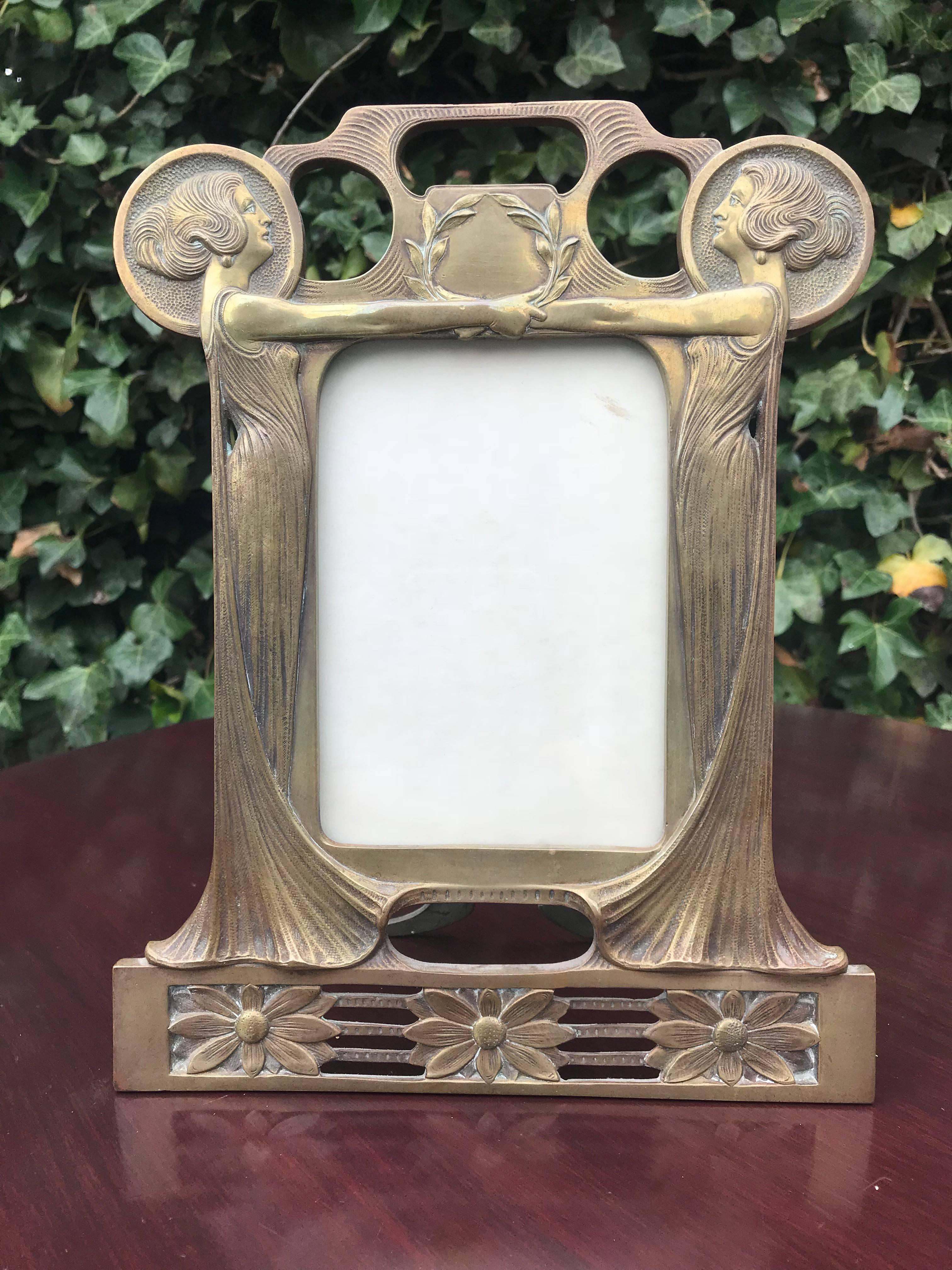 Rare Alfons Mucha Style Art Nouveau Bronze Table Picture Frame with Laurel Theme In Excellent Condition In Lisse, NL