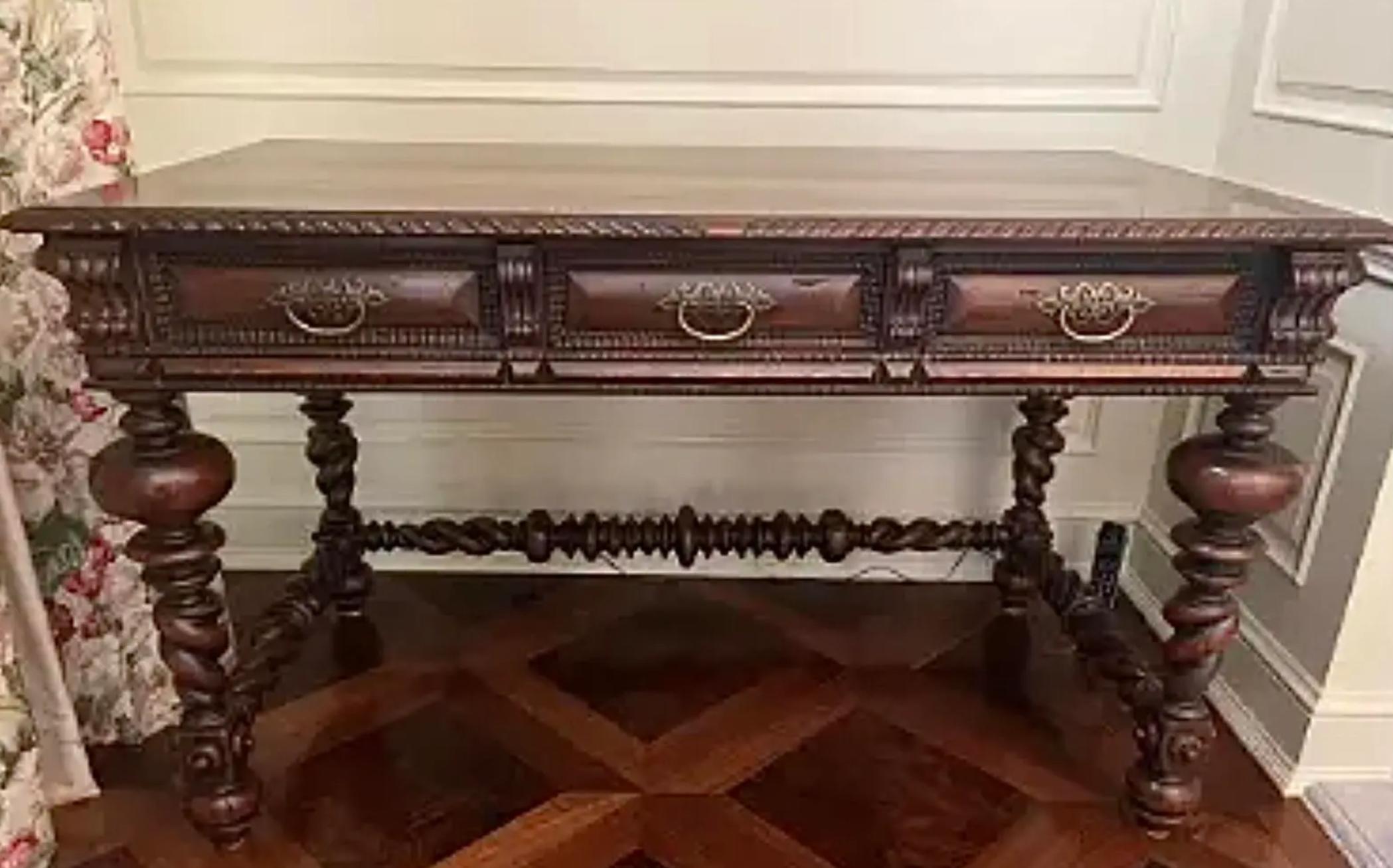 portuguese desk