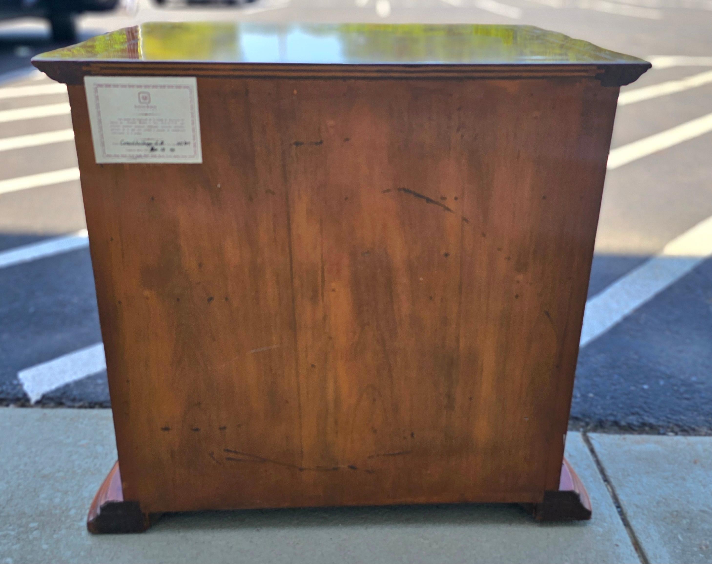 Alfonso Marina Chippendale Style Solid Yew Wood Inlaid Commode Chest of Drawers in vendita 3