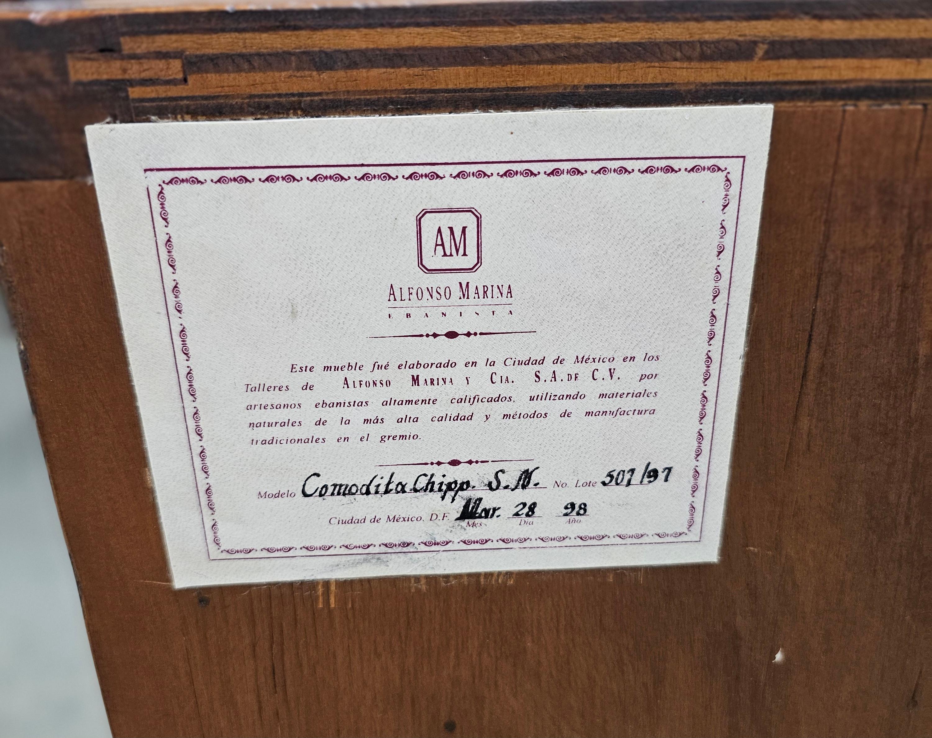 Alfonso Marina Chippendale Style Solid Yew Wood Inlaid Commode Chest of Drawers in vendita 5