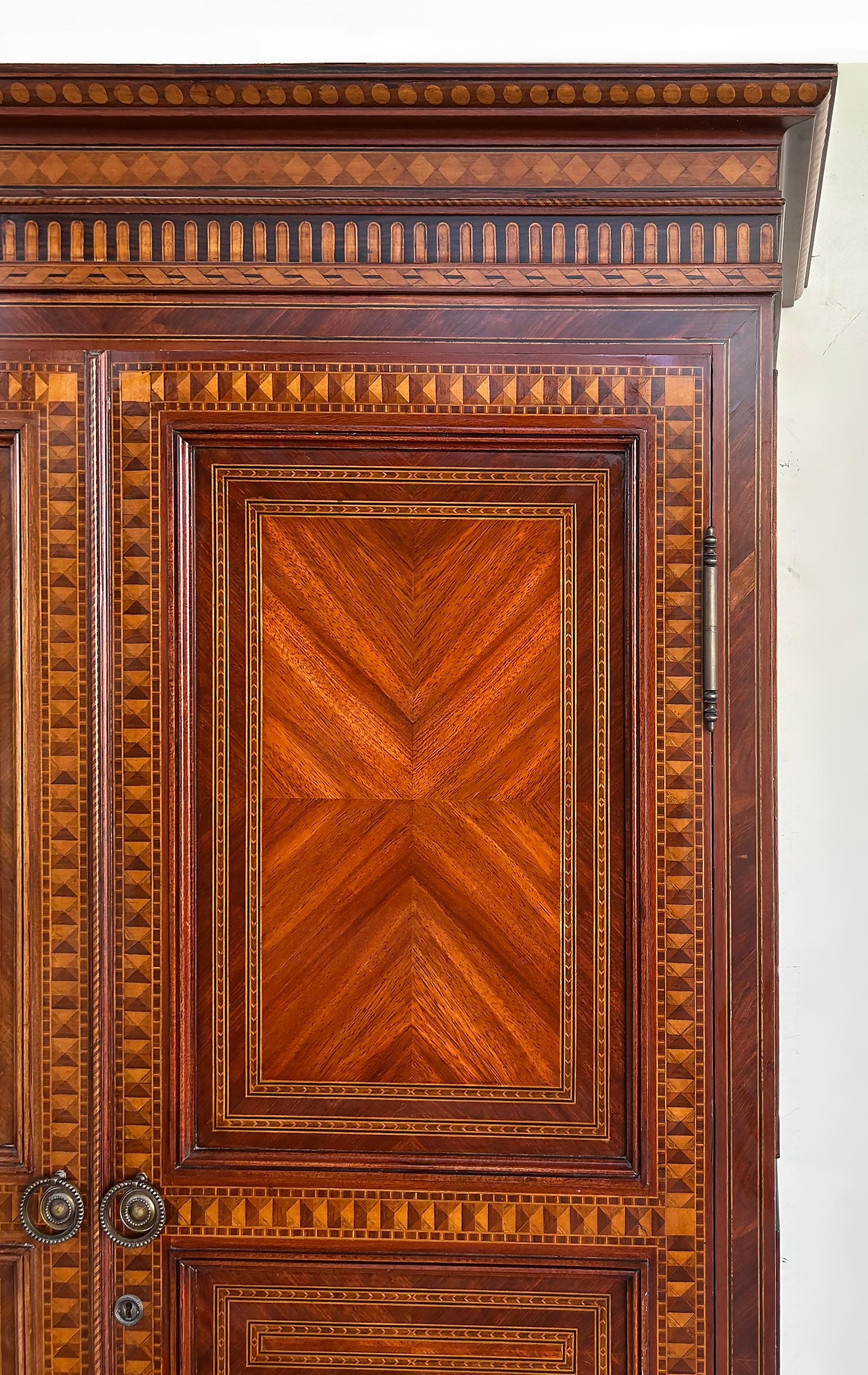 Alfonso Marina, feiner Monumentaler Schrank im italienischen Stil, Intarsienarbeit im Angebot 4