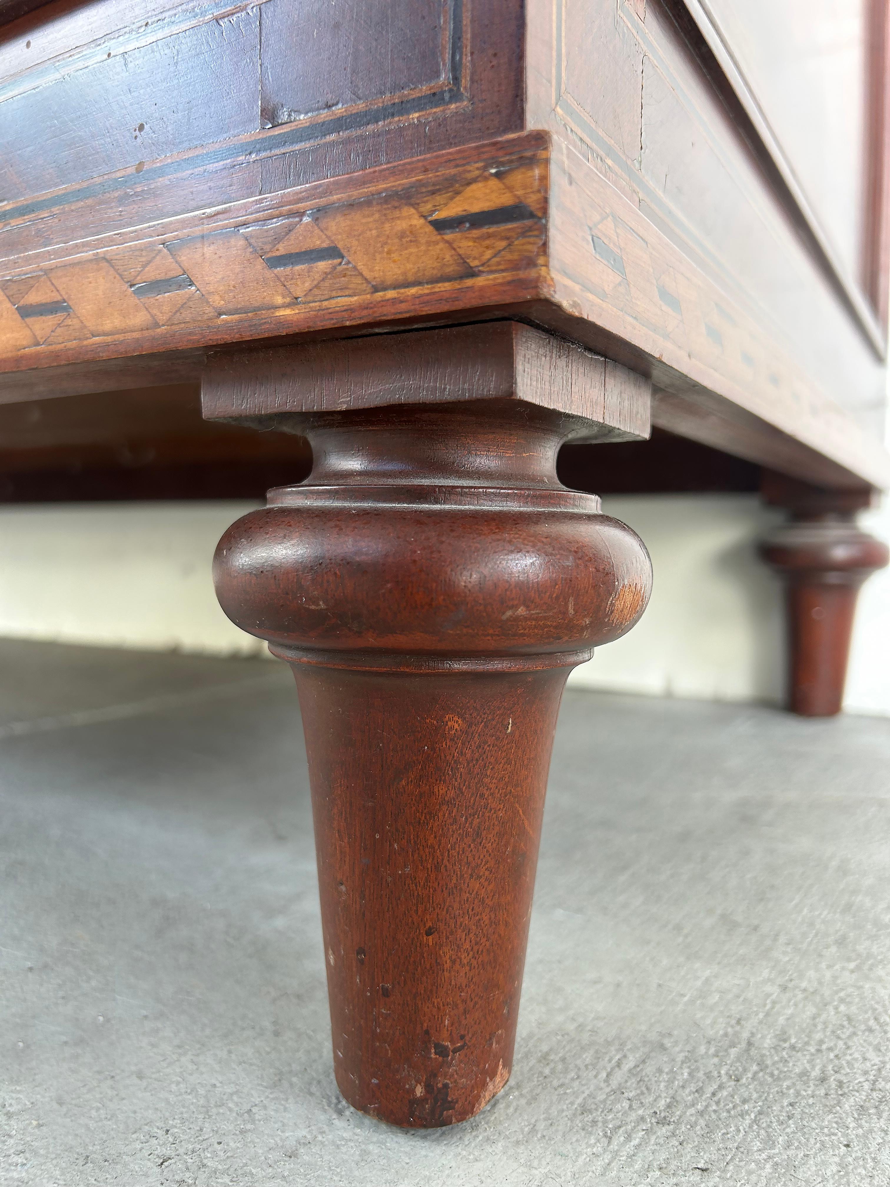 Alfonso Marina, feiner Monumentaler Schrank im italienischen Stil, Intarsienarbeit im Angebot 9