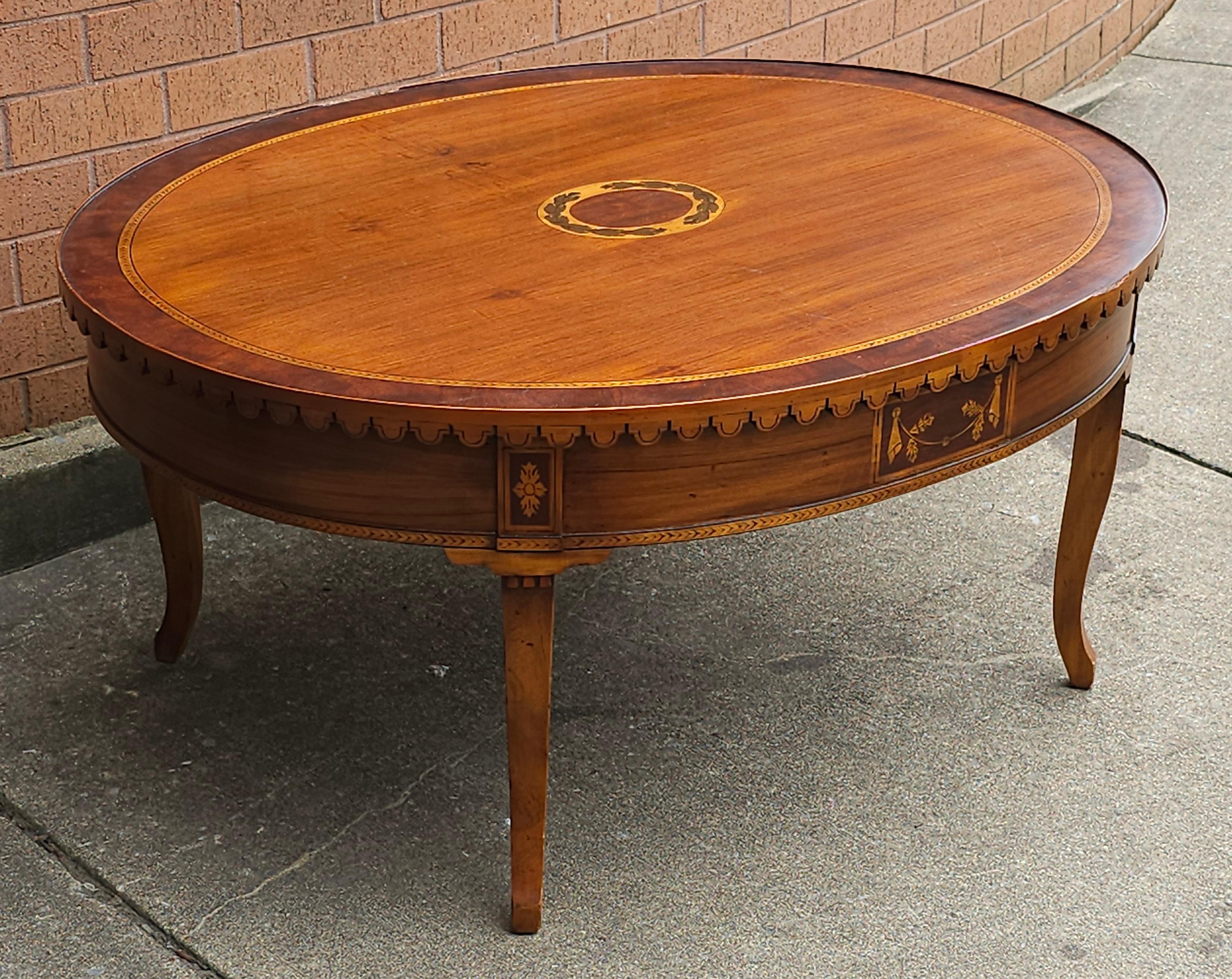 Alfonso Marina La Mesa Ovaler Couchtisch aus Mahagoni mit Intarsien (Mexikanisch) im Angebot