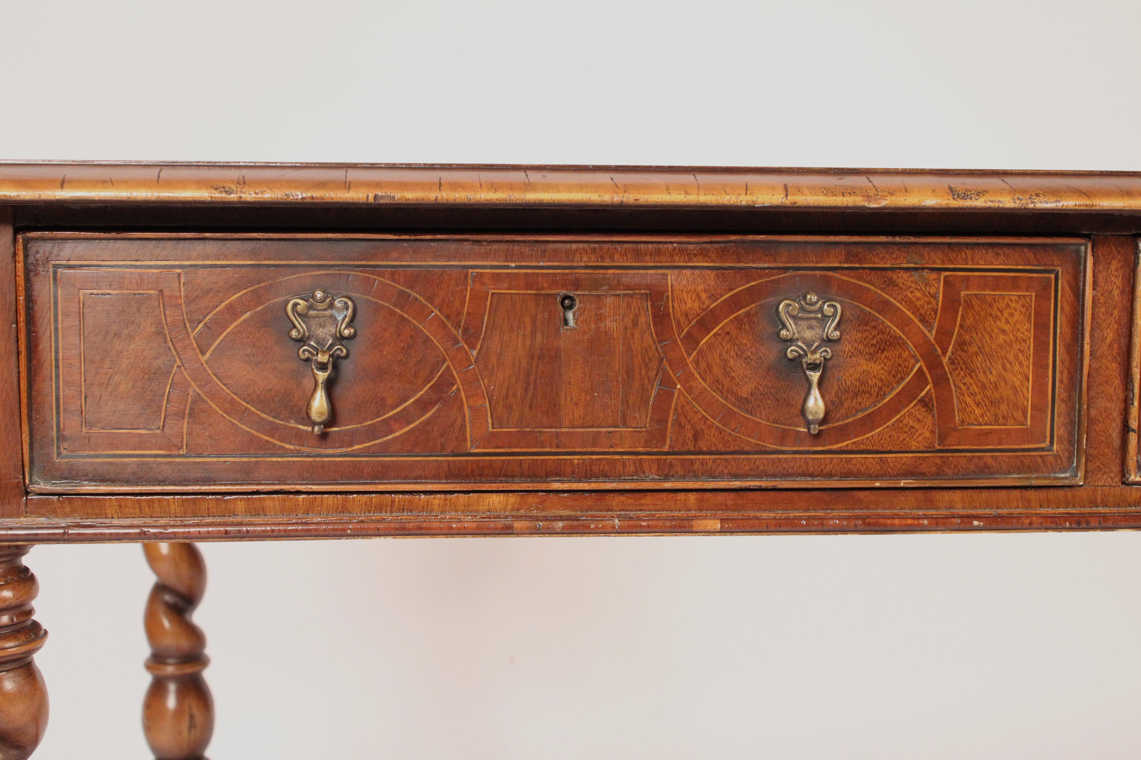 Table à écrire de style Louis XIV Alfonso Marina en vente 5