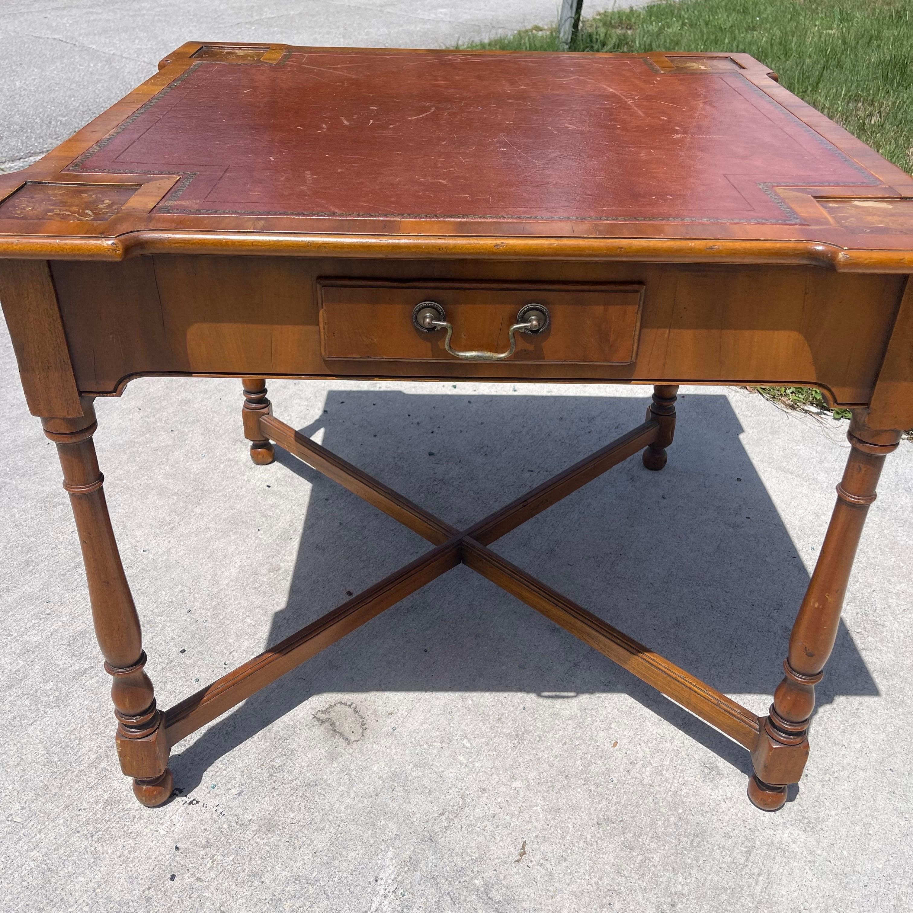 Alfonso Marina table de jeu en bois avec tiroirs en vente 6