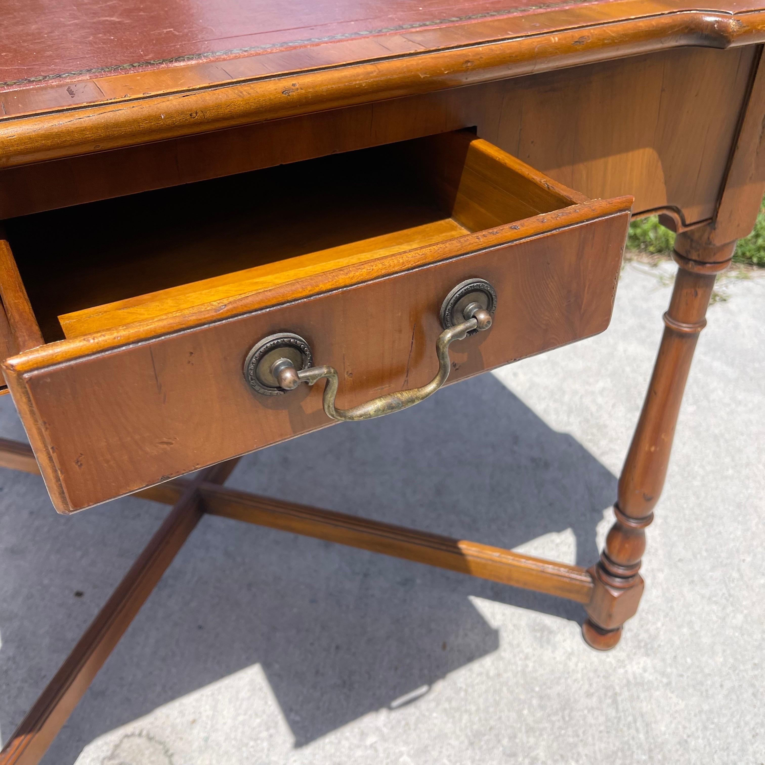 Alfonso Marina table de jeu en bois avec tiroirs en vente 8