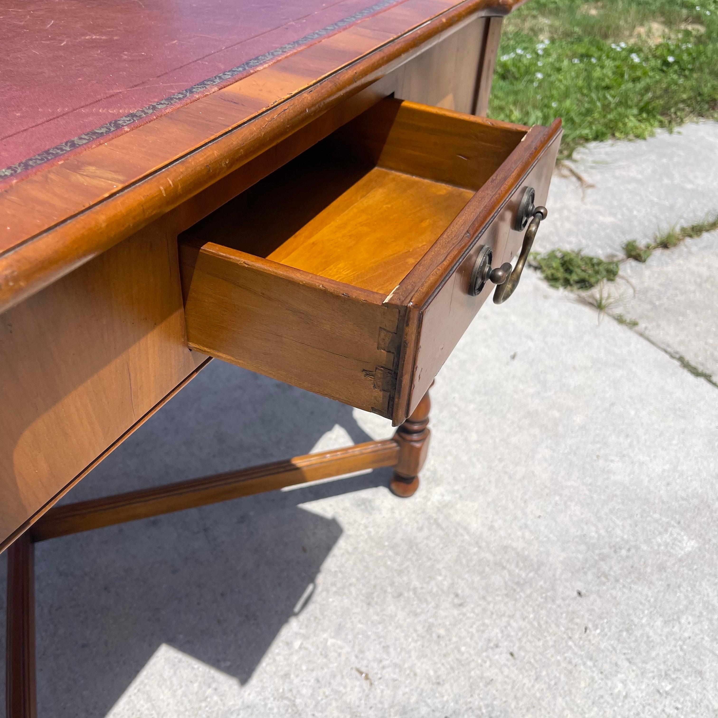 Alfonso Marina table de jeu en bois avec tiroirs en vente 9